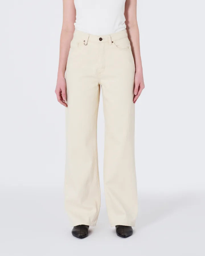 Coco relaxed, sand dune