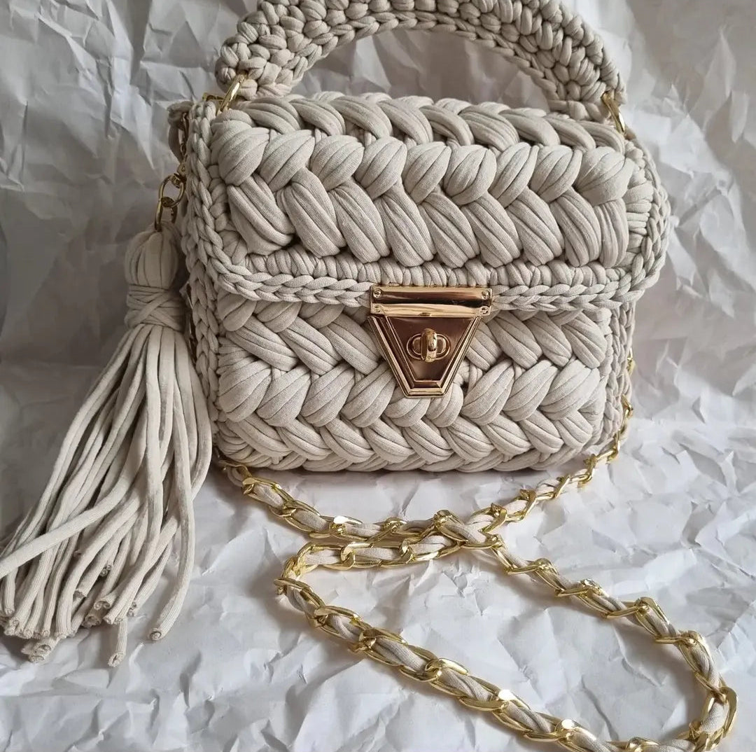 The cove crochet clutch, beige