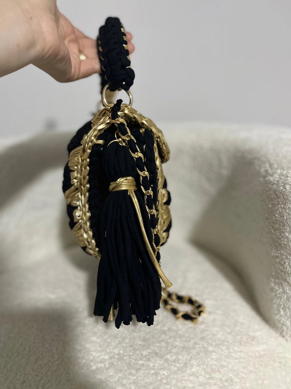 The cove crochet clutch, metallic gold/black