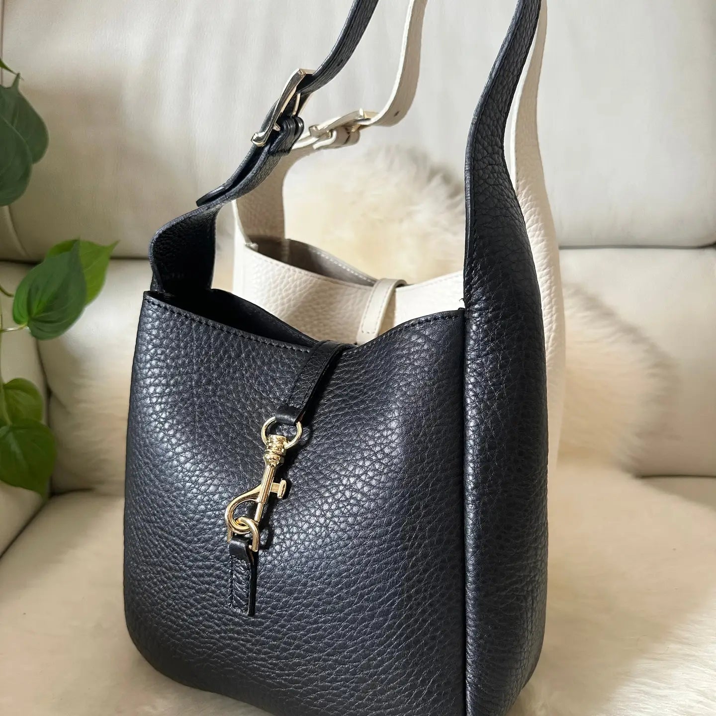 Laura premium leather shoulder bag