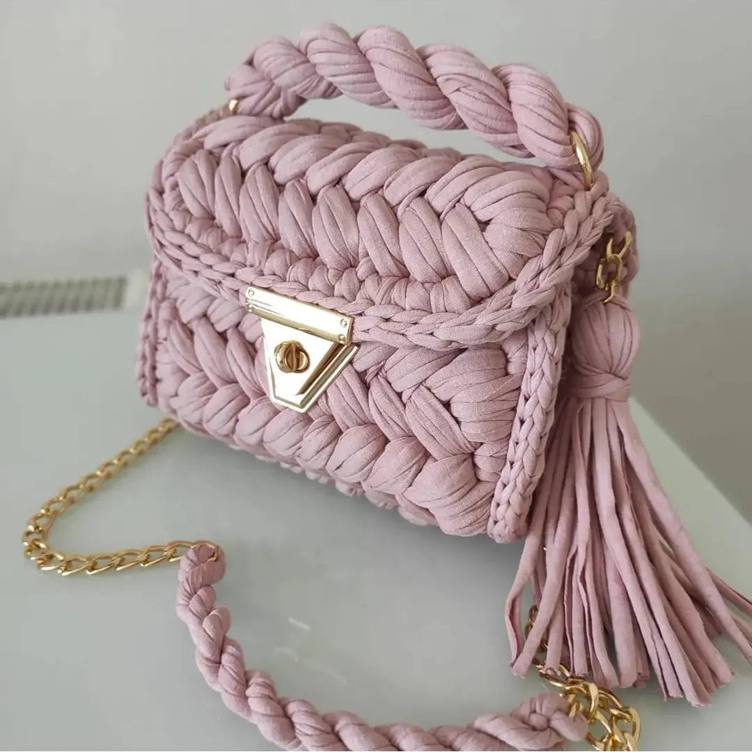 The cove crochet clutch, blush