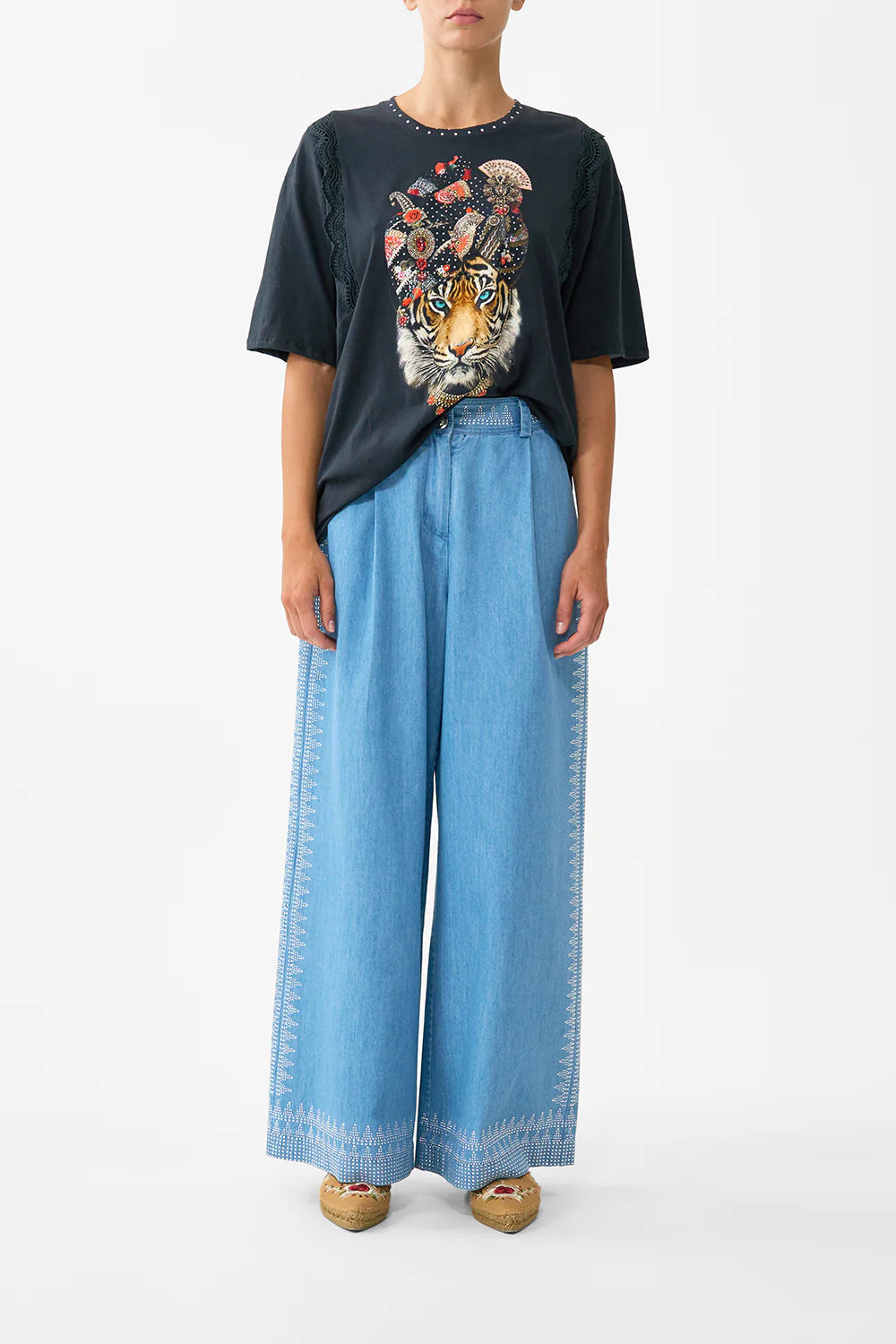 oversized tee with lace trim, Daughters of duende