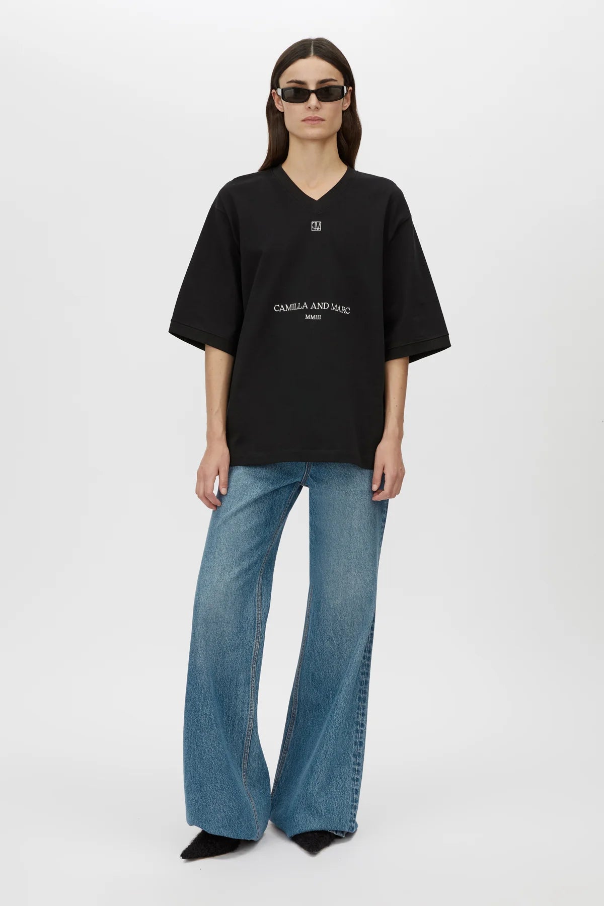 Larissa logo tee, black