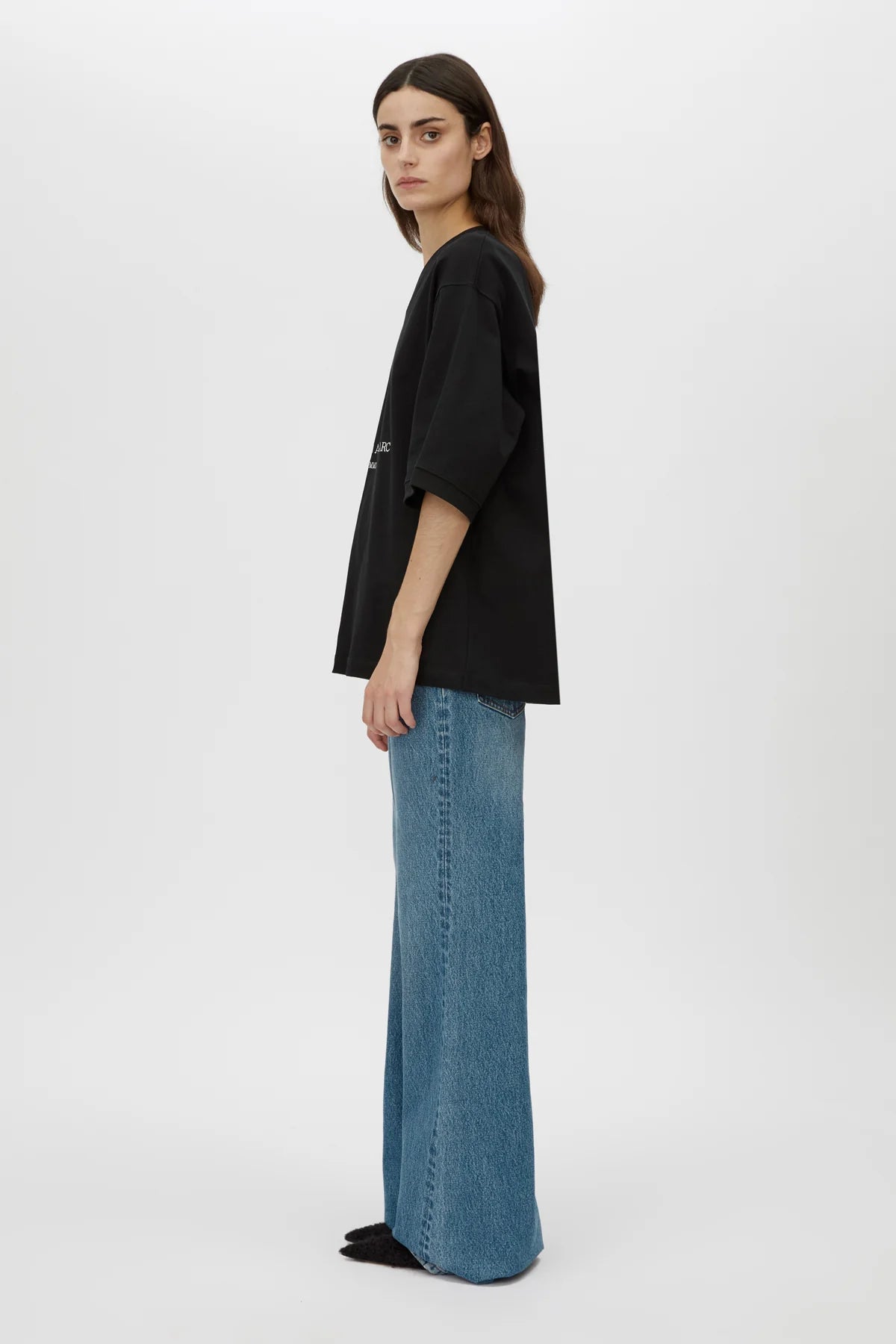 Larissa logo tee, black