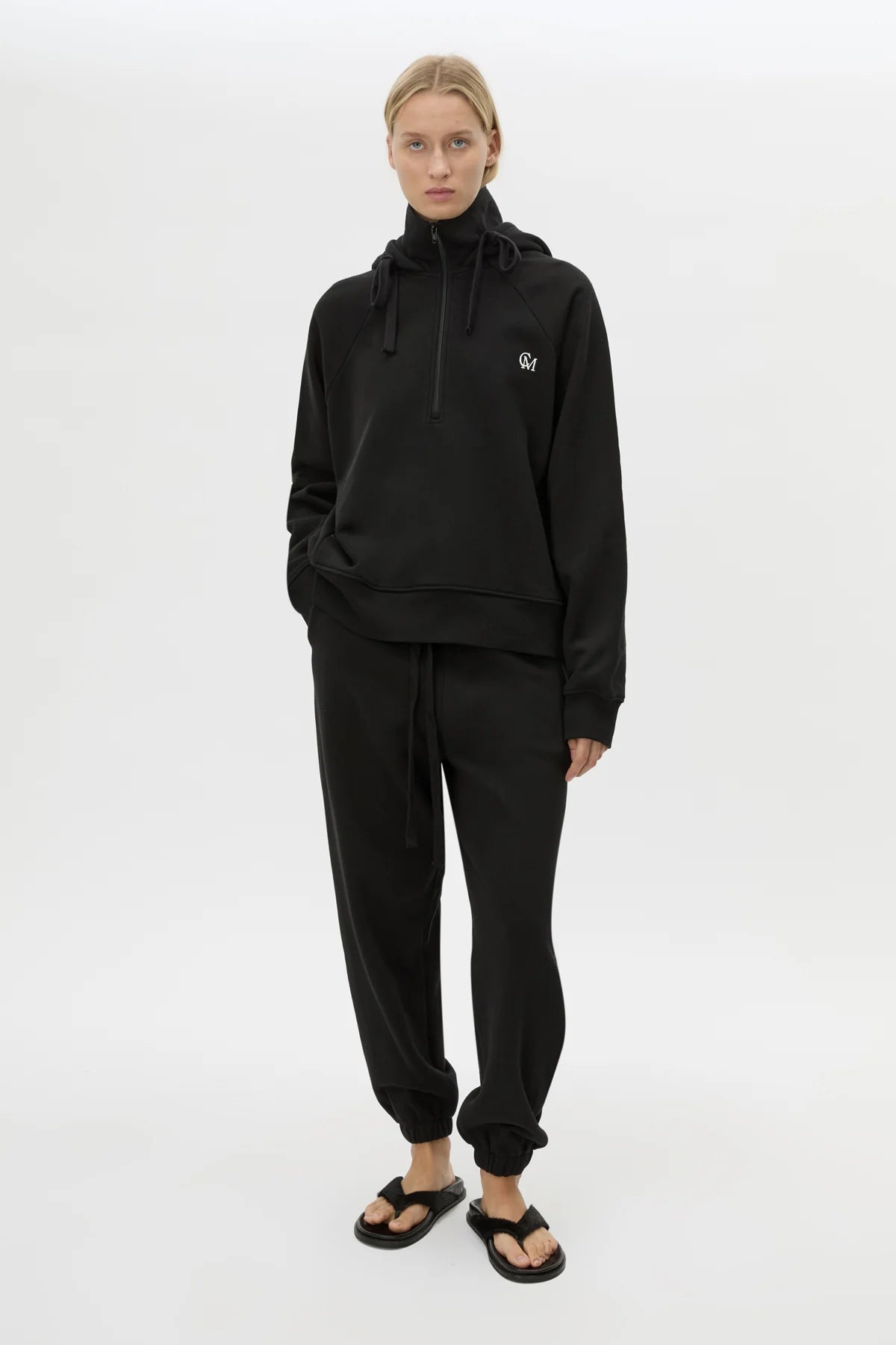 Lyra emblem hoodie, black/white