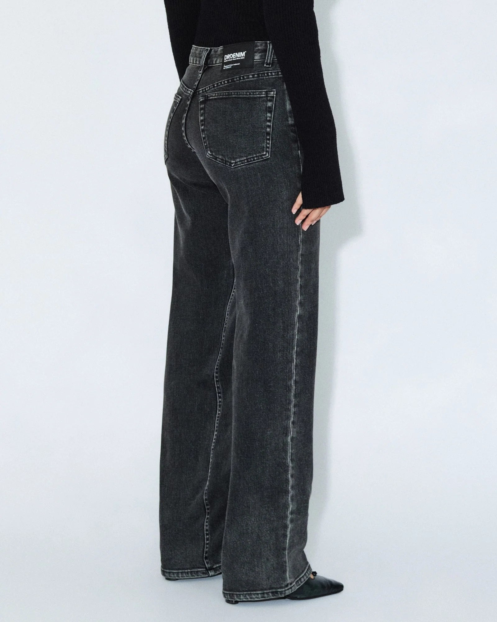 Addy mid straight jeans, tar aged black