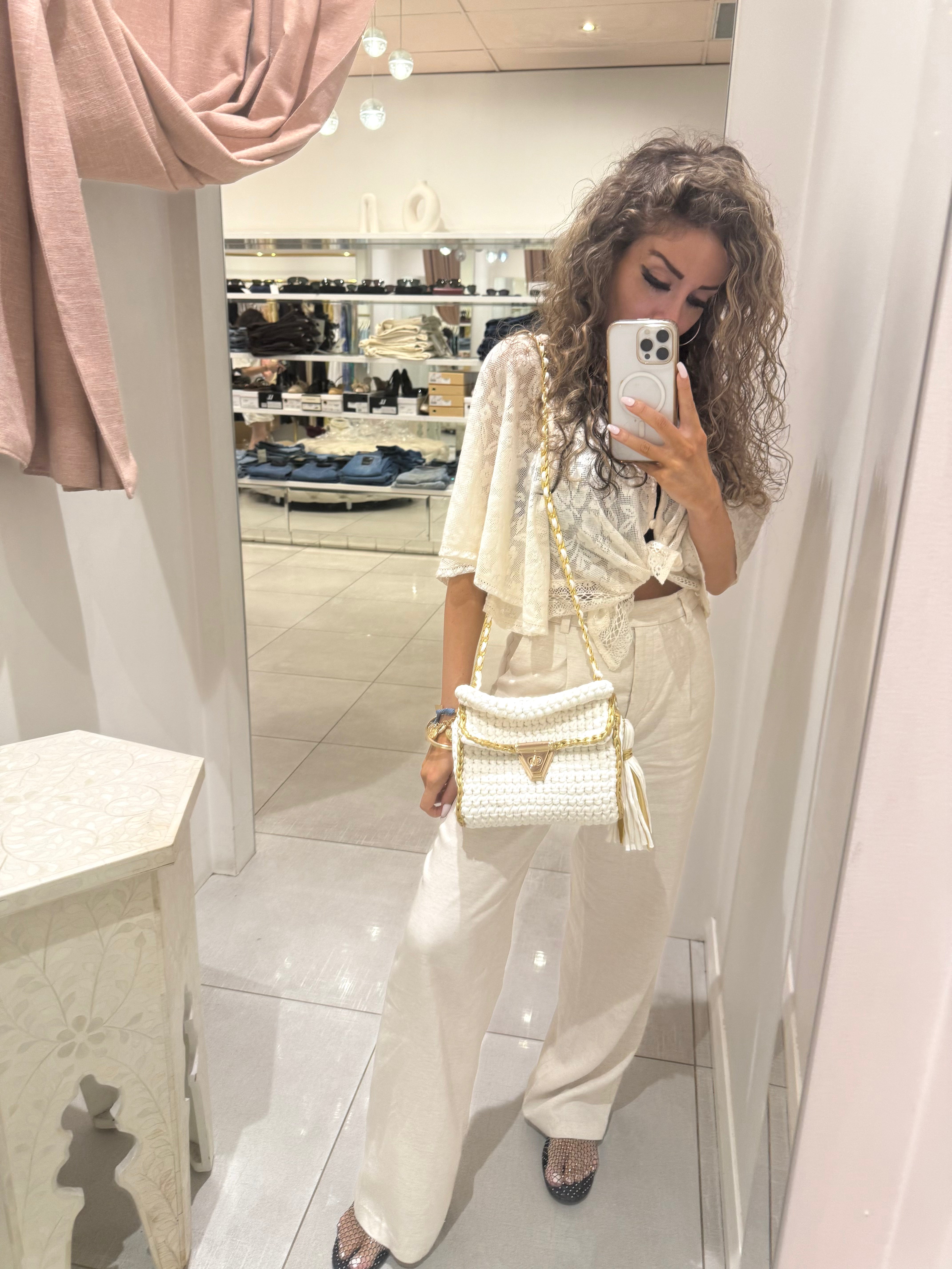 The cove crochet clutch, white/gold trim