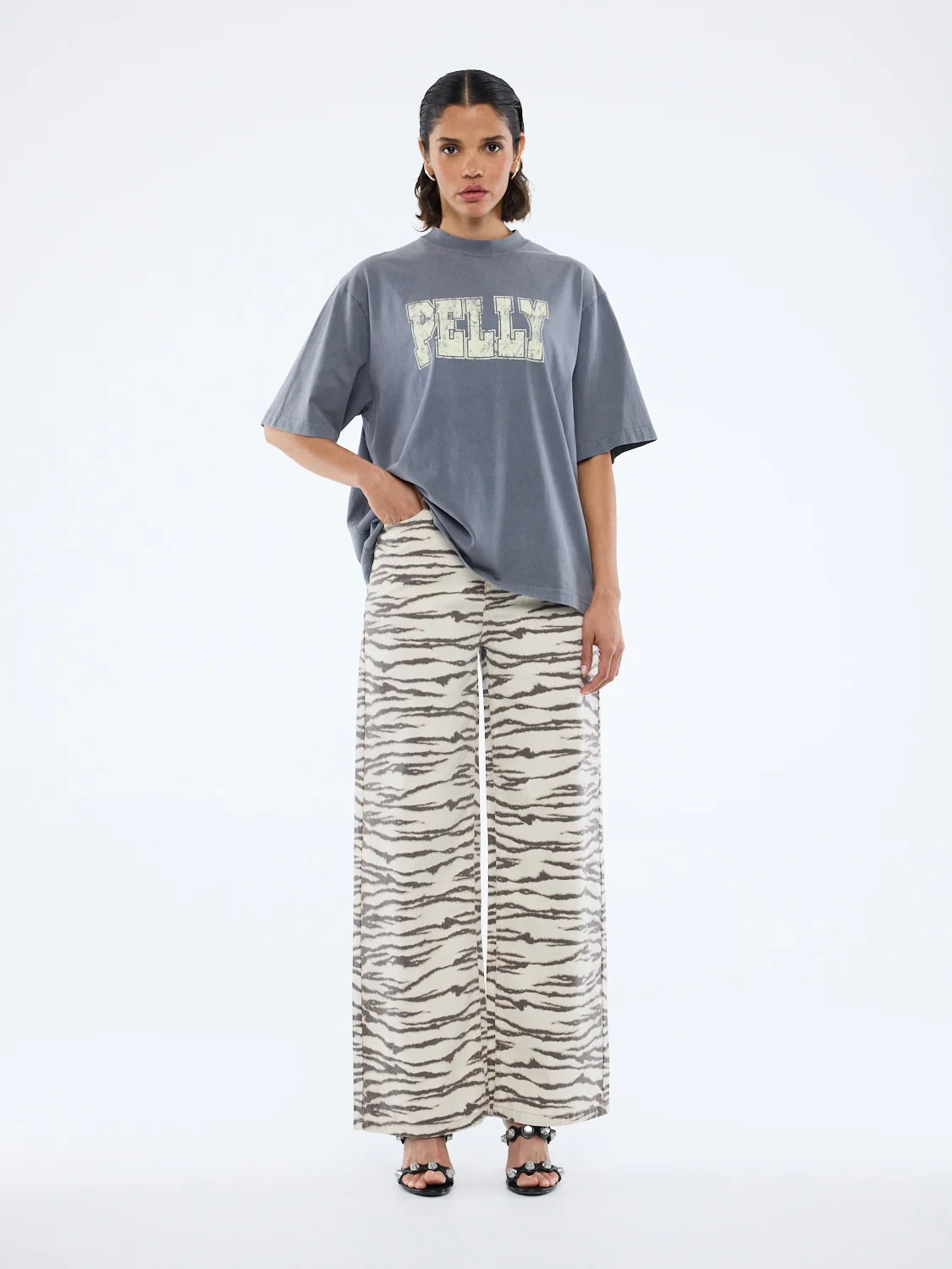 Pelly world tour tee, washed grey
