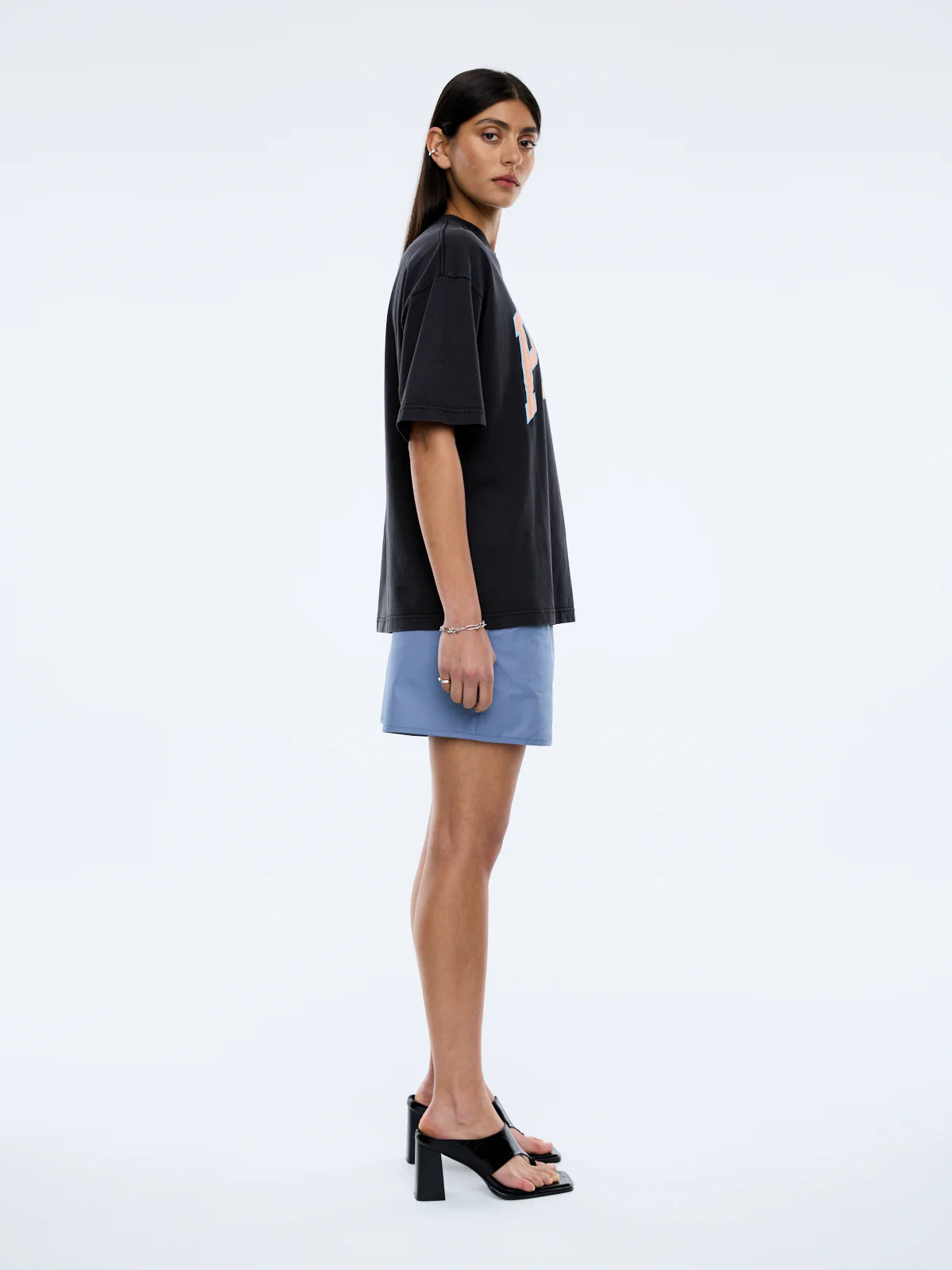 Peach pelly collegiate tee, vintage black