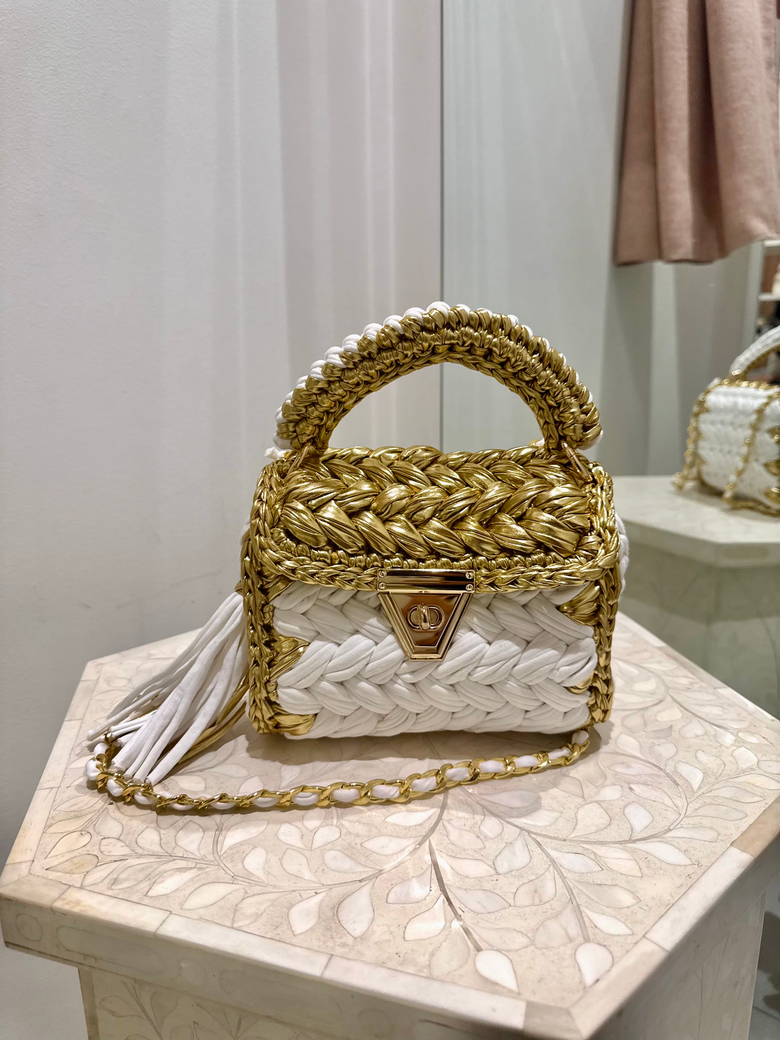 The cove crochet clutch, Metallic gold/white