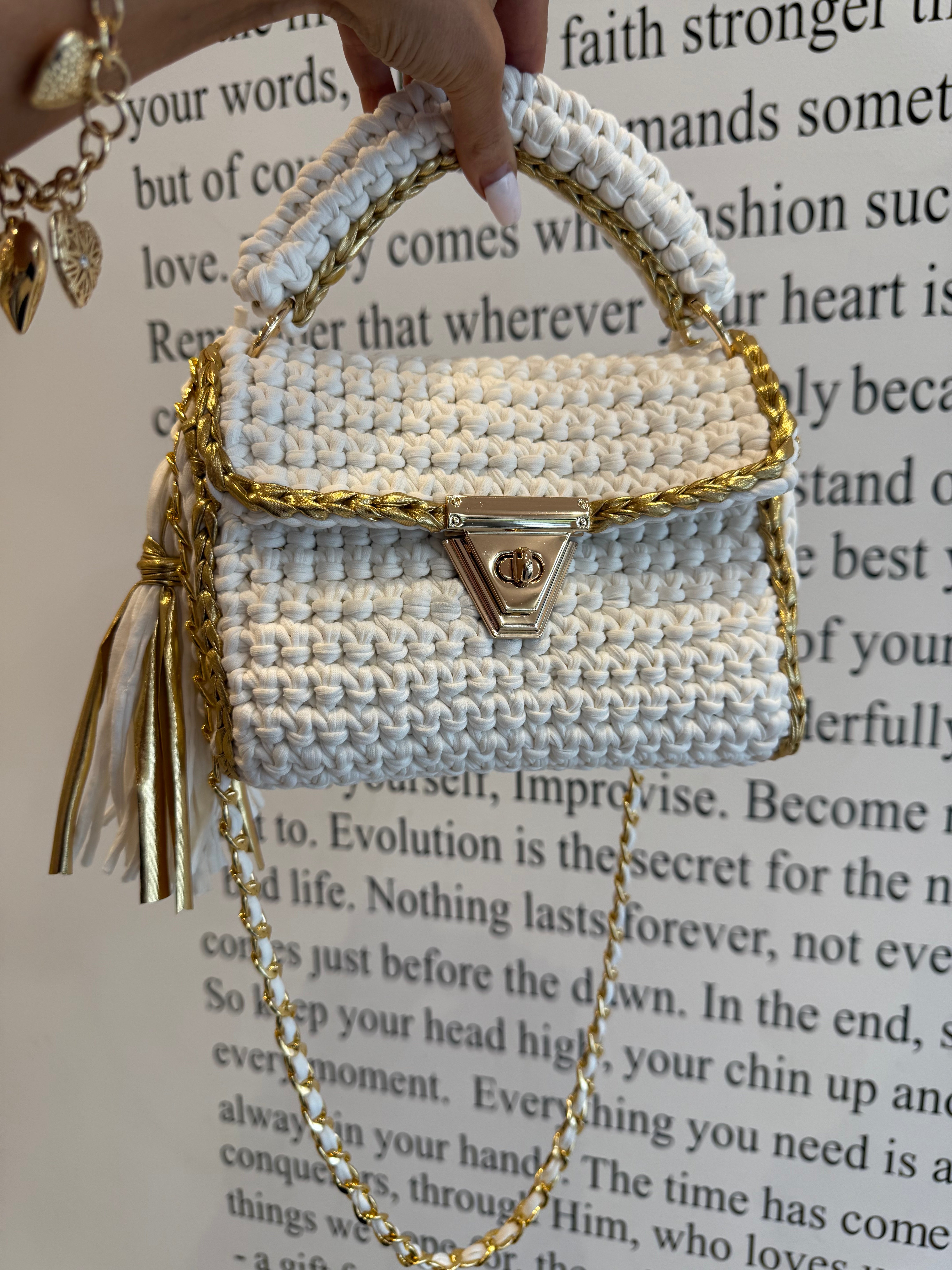 The cove crochet clutch, white/gold trim