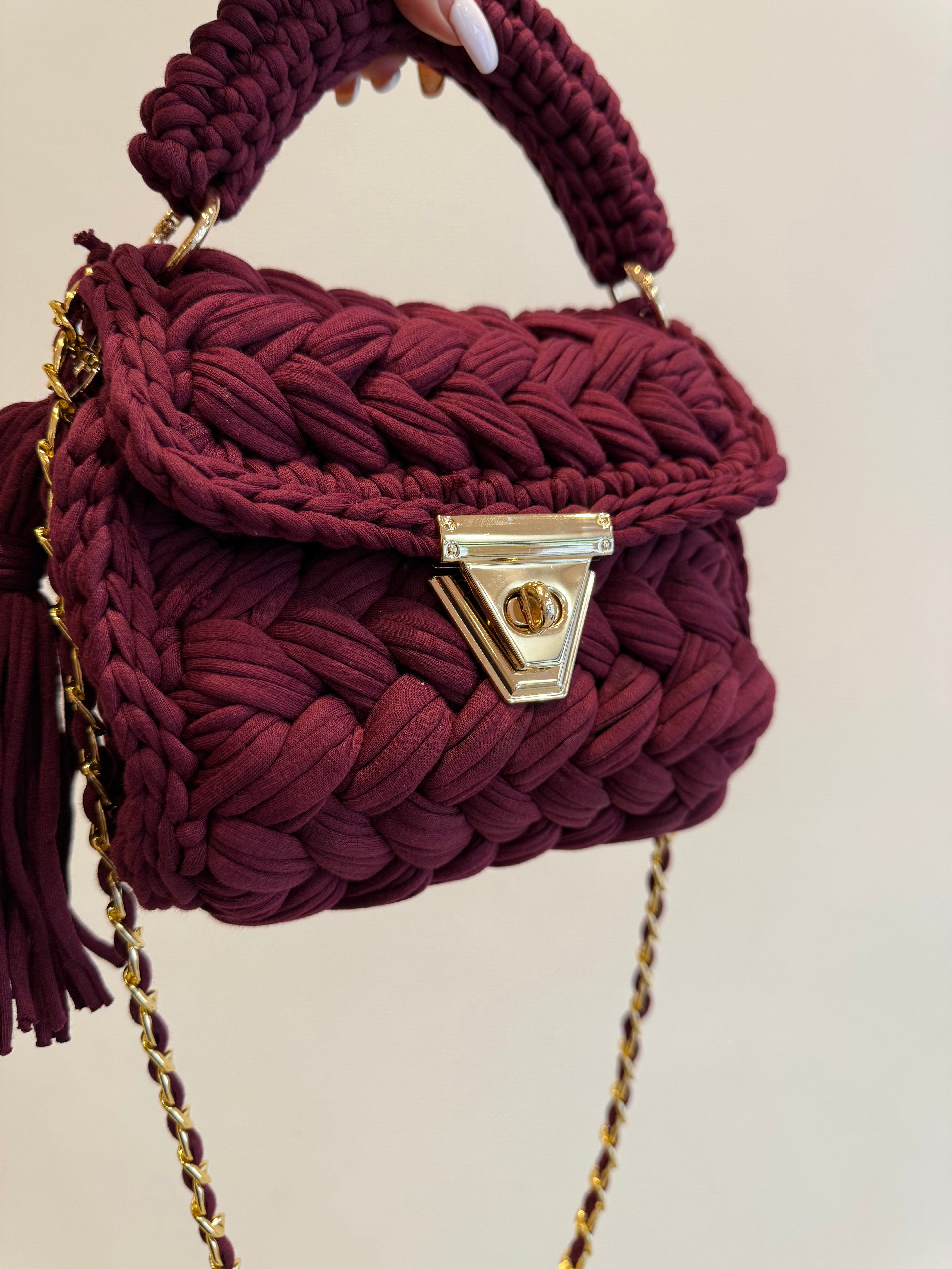 The cove crochet clutch, wine