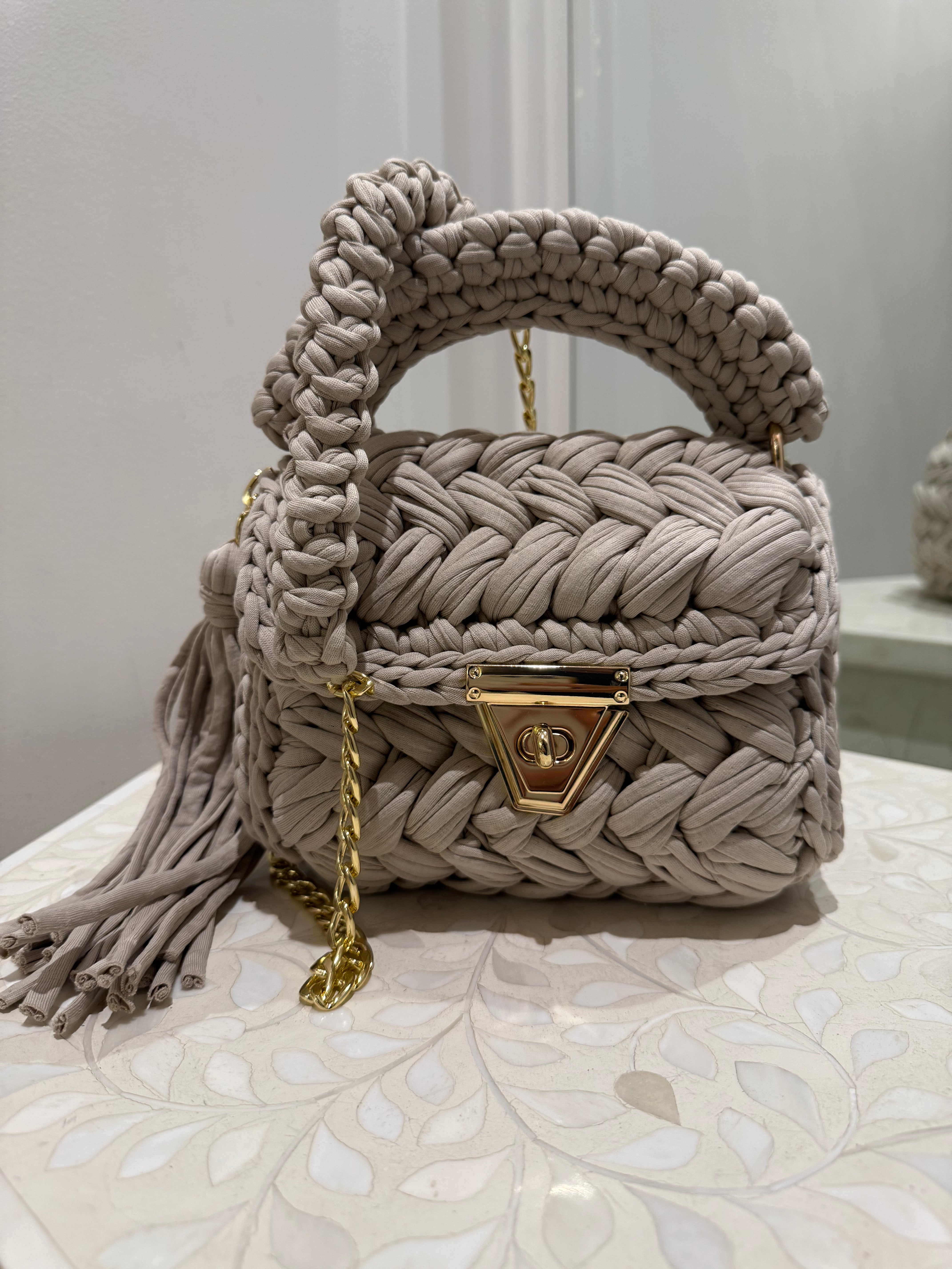 The cove crochet clutch, beige