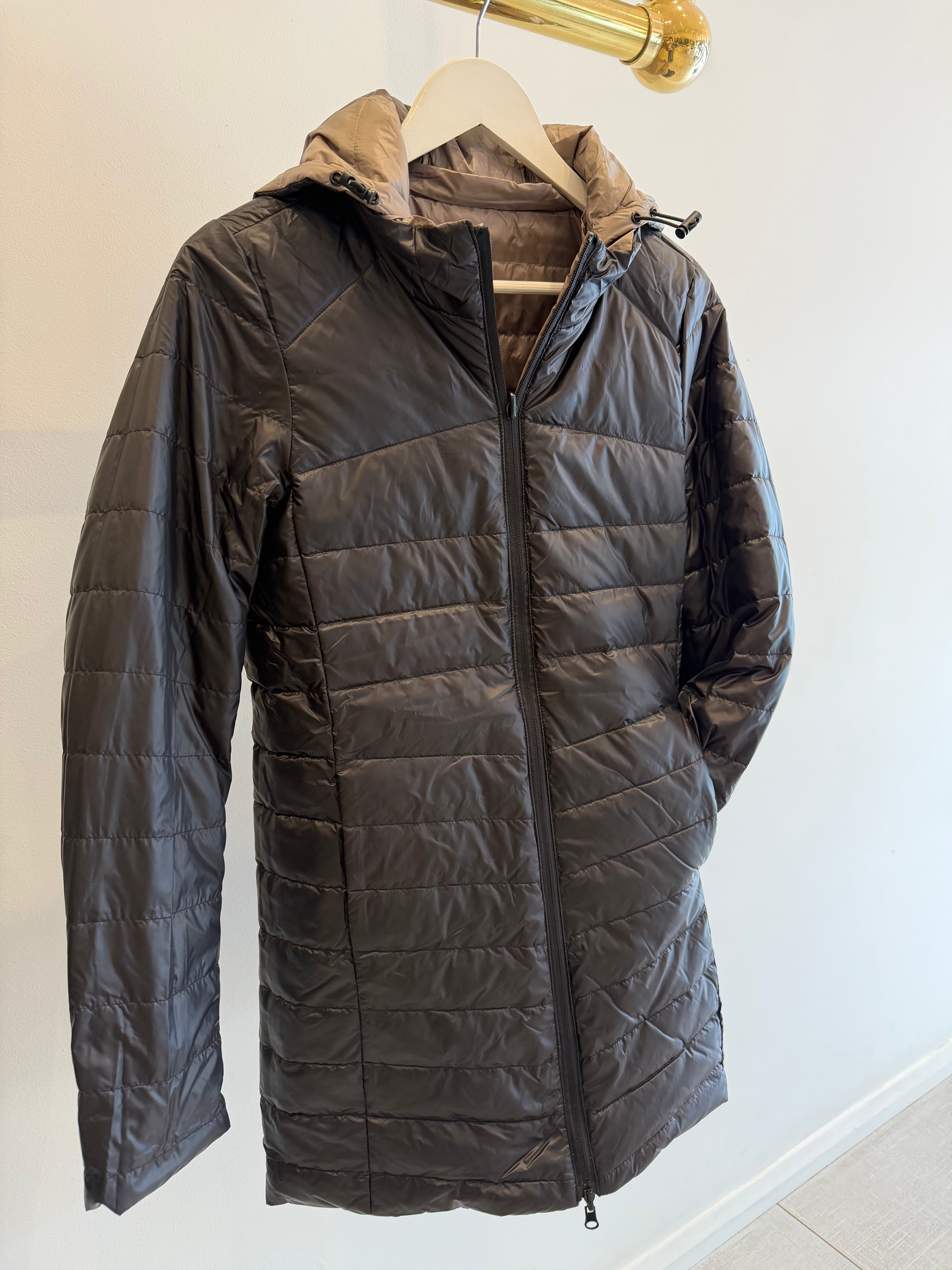Reversible down jacket, taupe/black