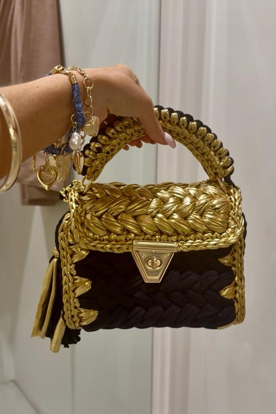 The cove crochet clutch, metallic gold/black