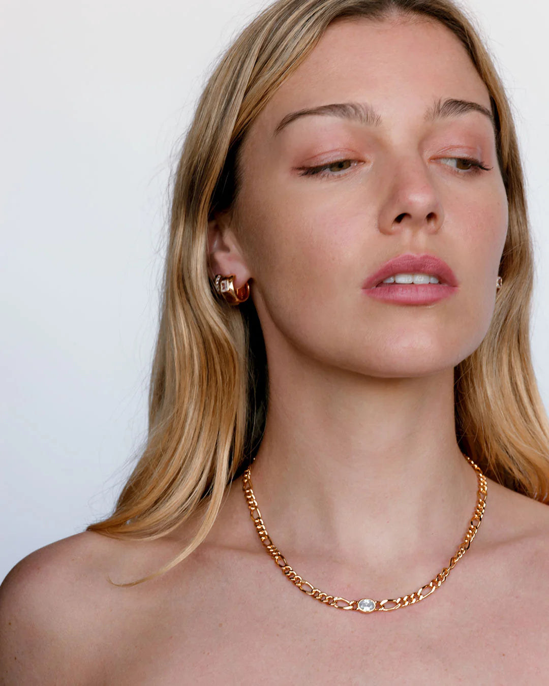 The oval bezel chain, gold
