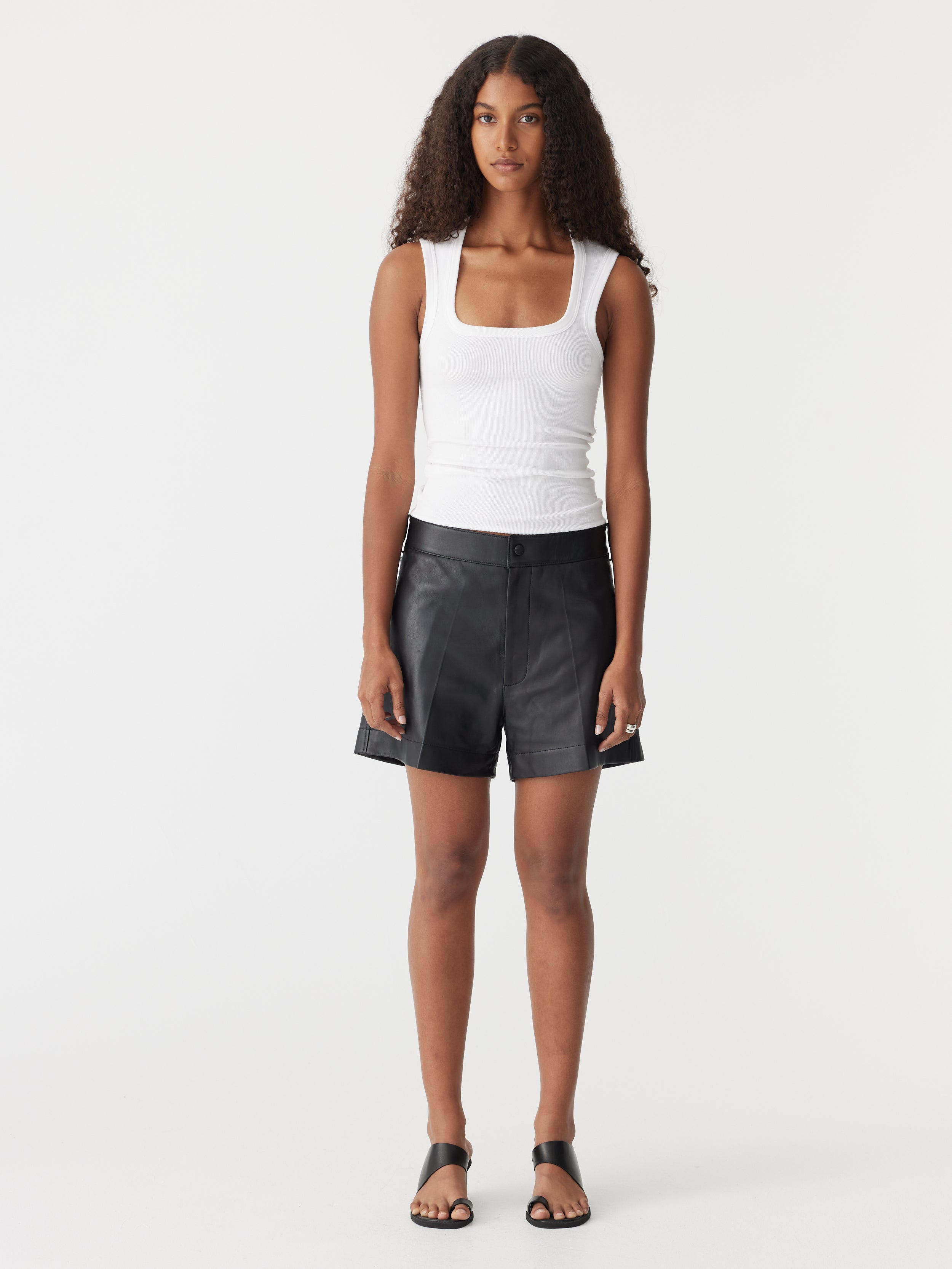 Low scooped rib tank, white