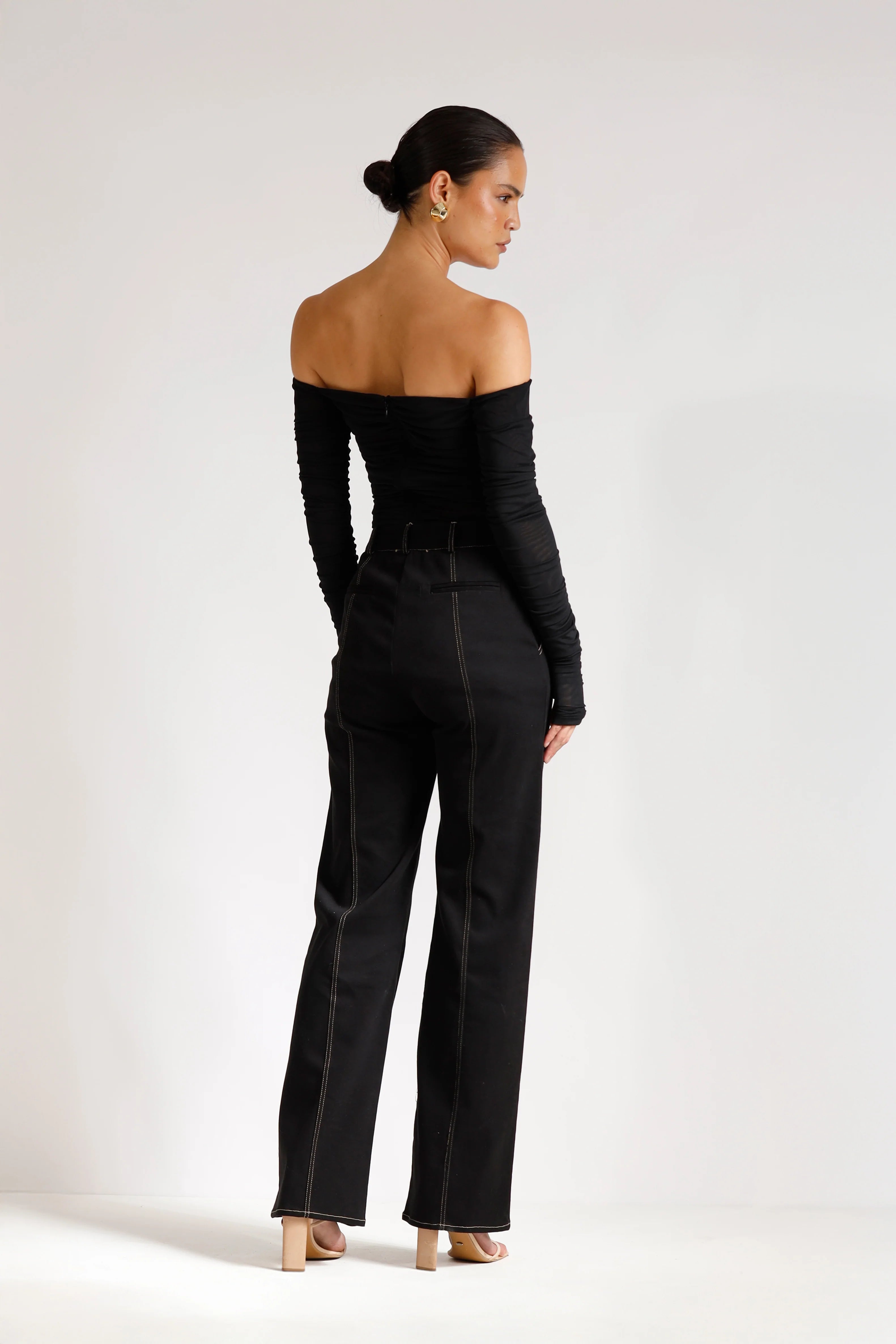 echo top, black