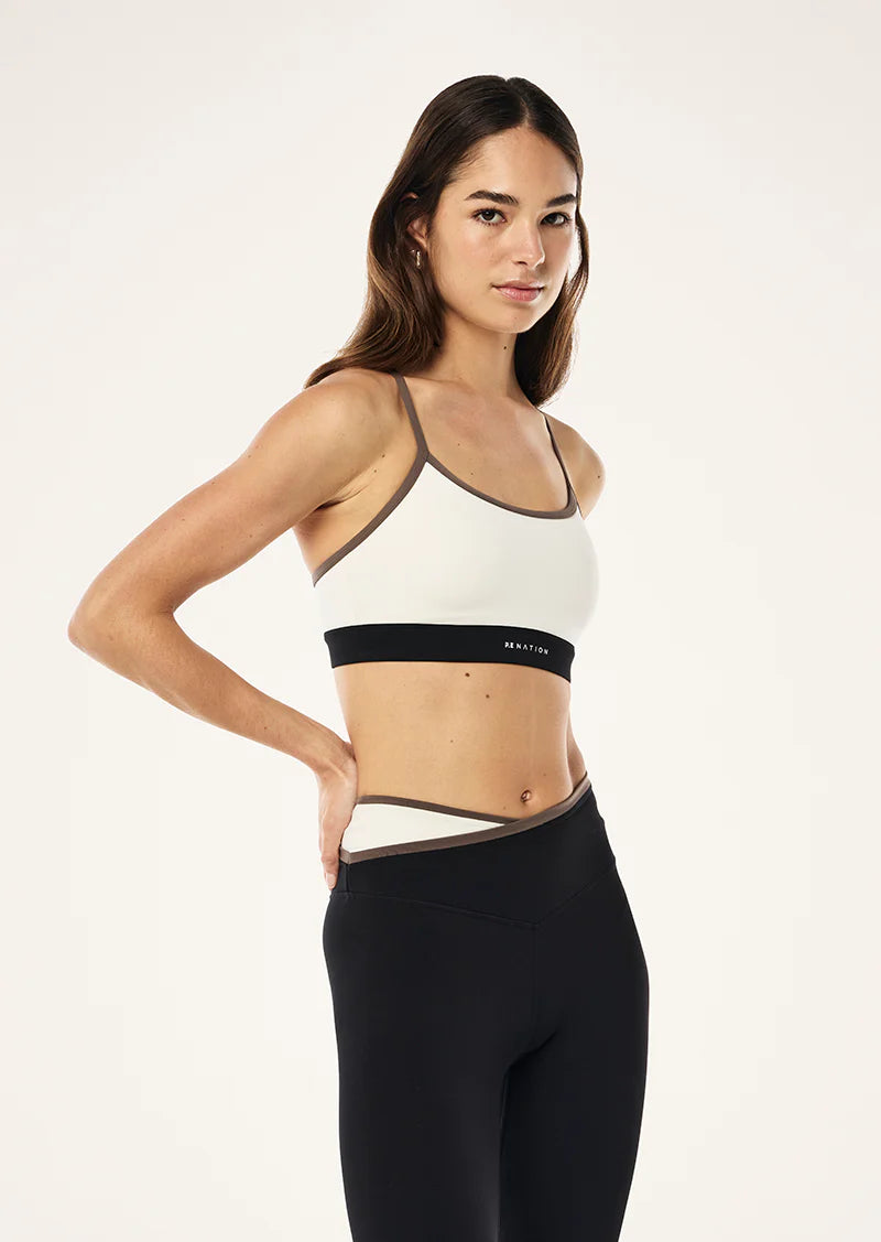 Signature sports bra, whisper white/walnut brown