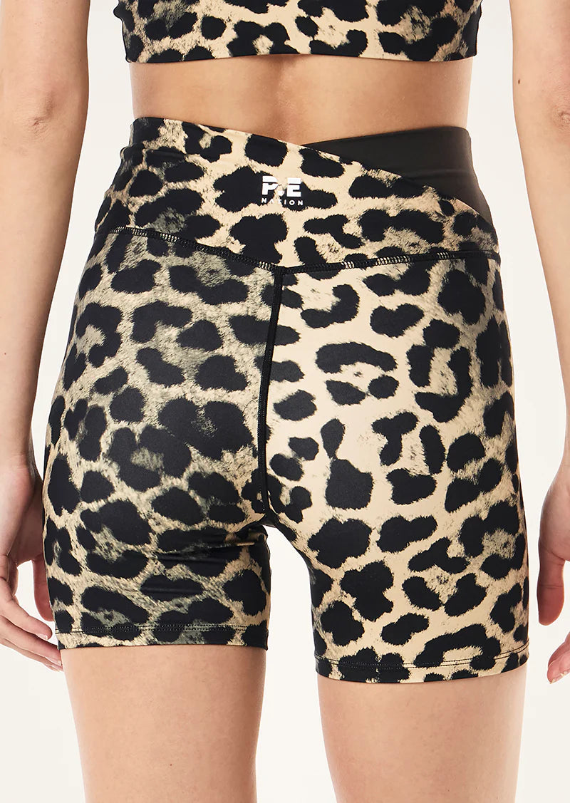 Wander 5 inch bike shorts, leopard & smokestone