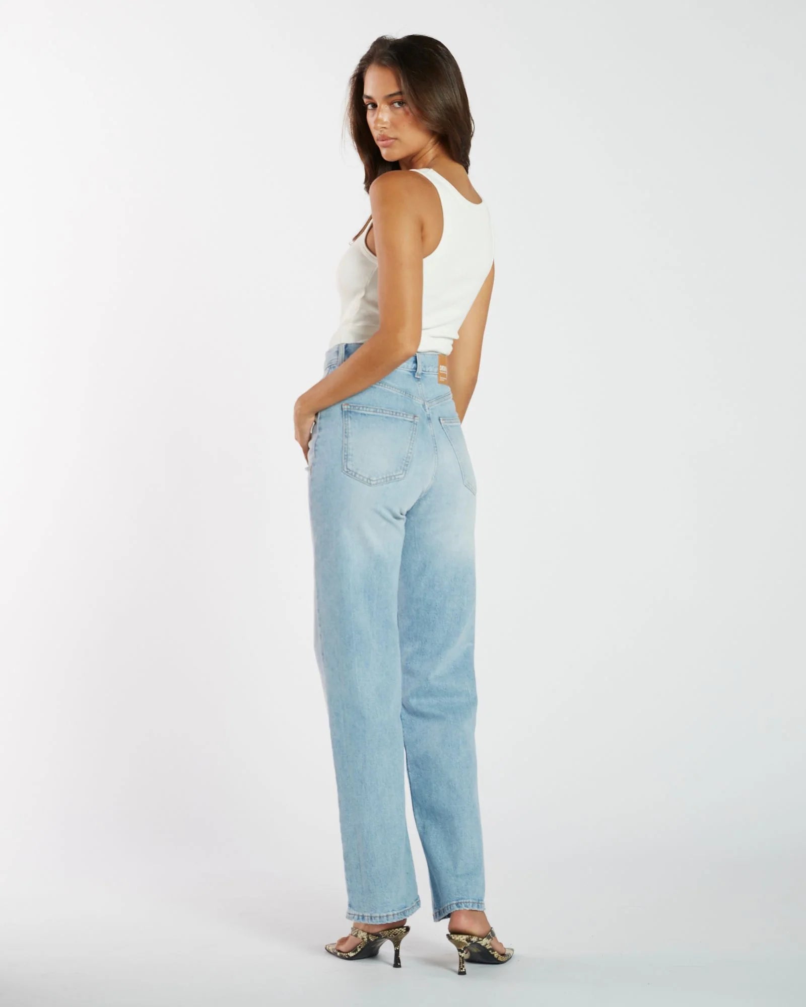 Echo straight jeans, blue light fade
