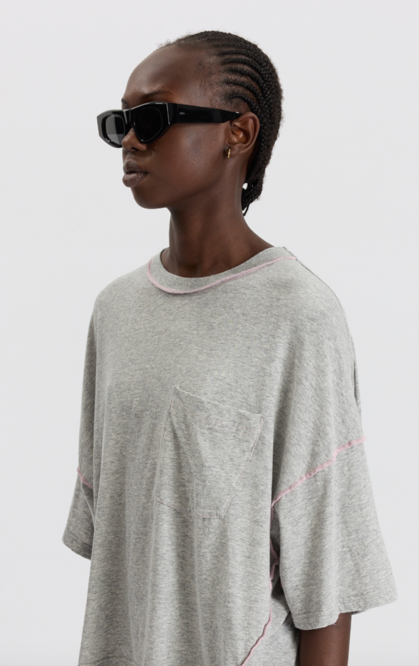 Rvrsd boxy pocket t shirt, grey marle/pink