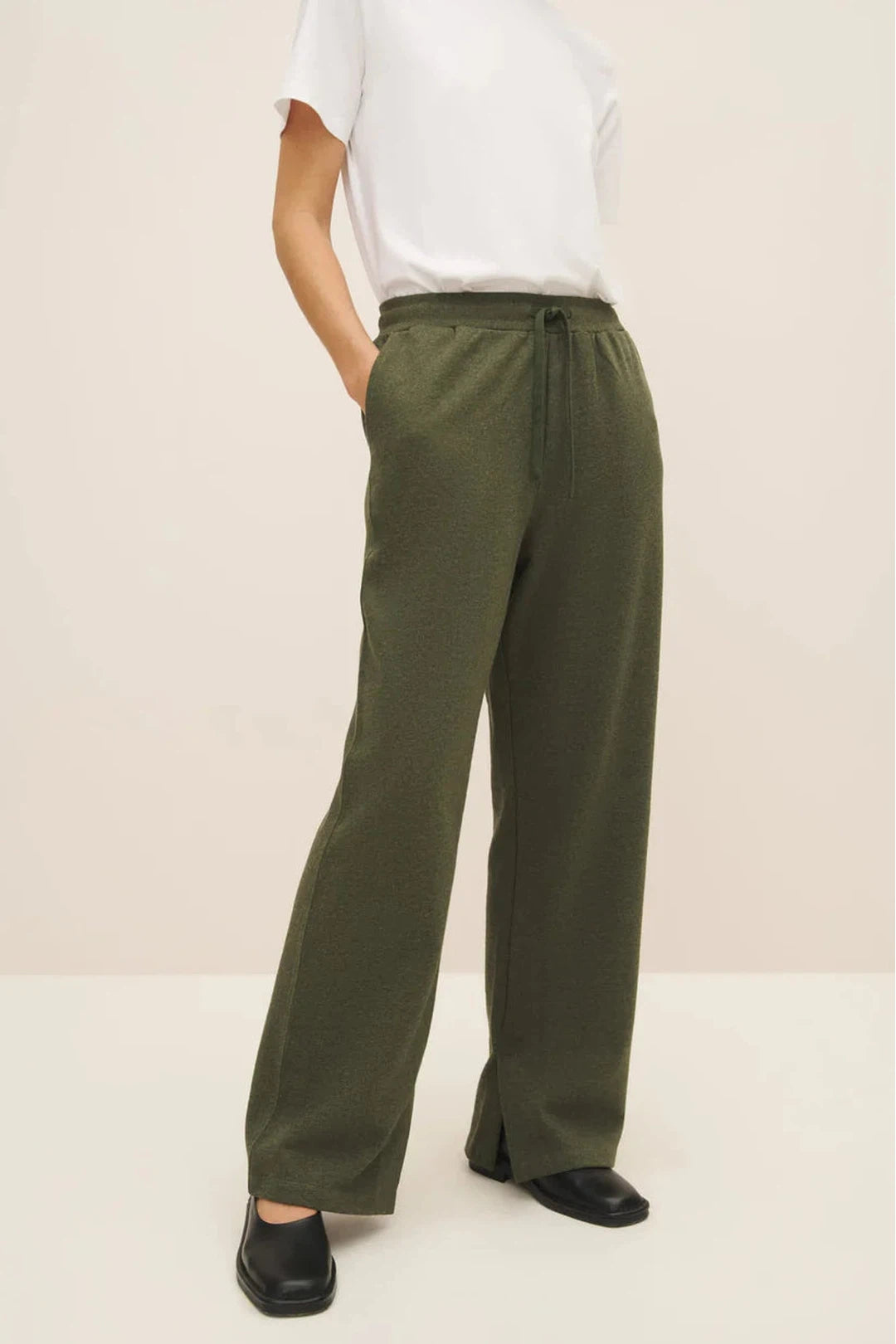 Utility trackpant, khaki marle