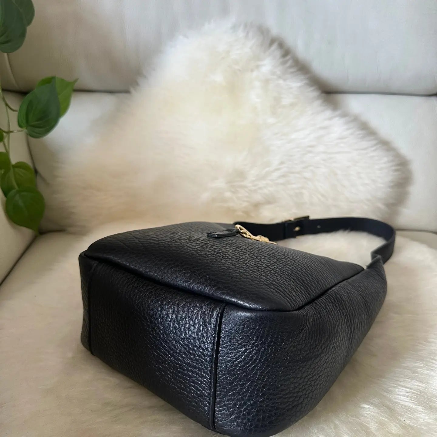 Laura premium leather shoulder bag