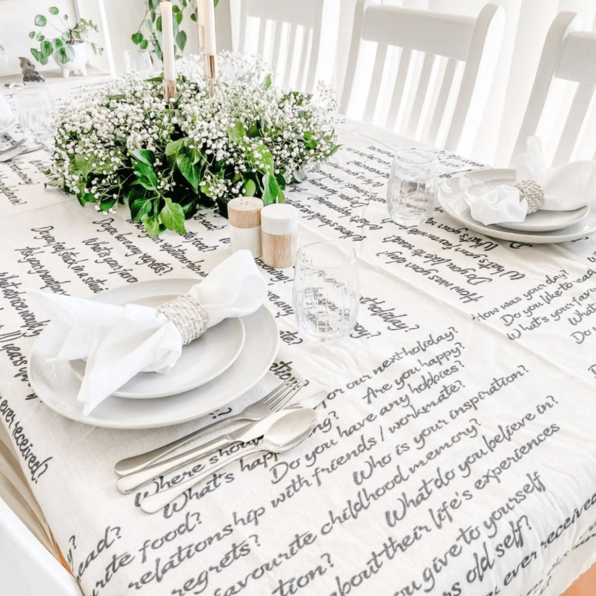 Conversation tablecloth, white