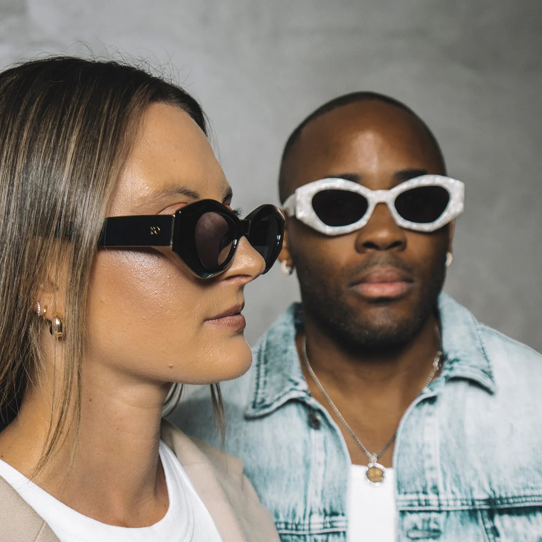 Rufus ft pearl white w/ black lens