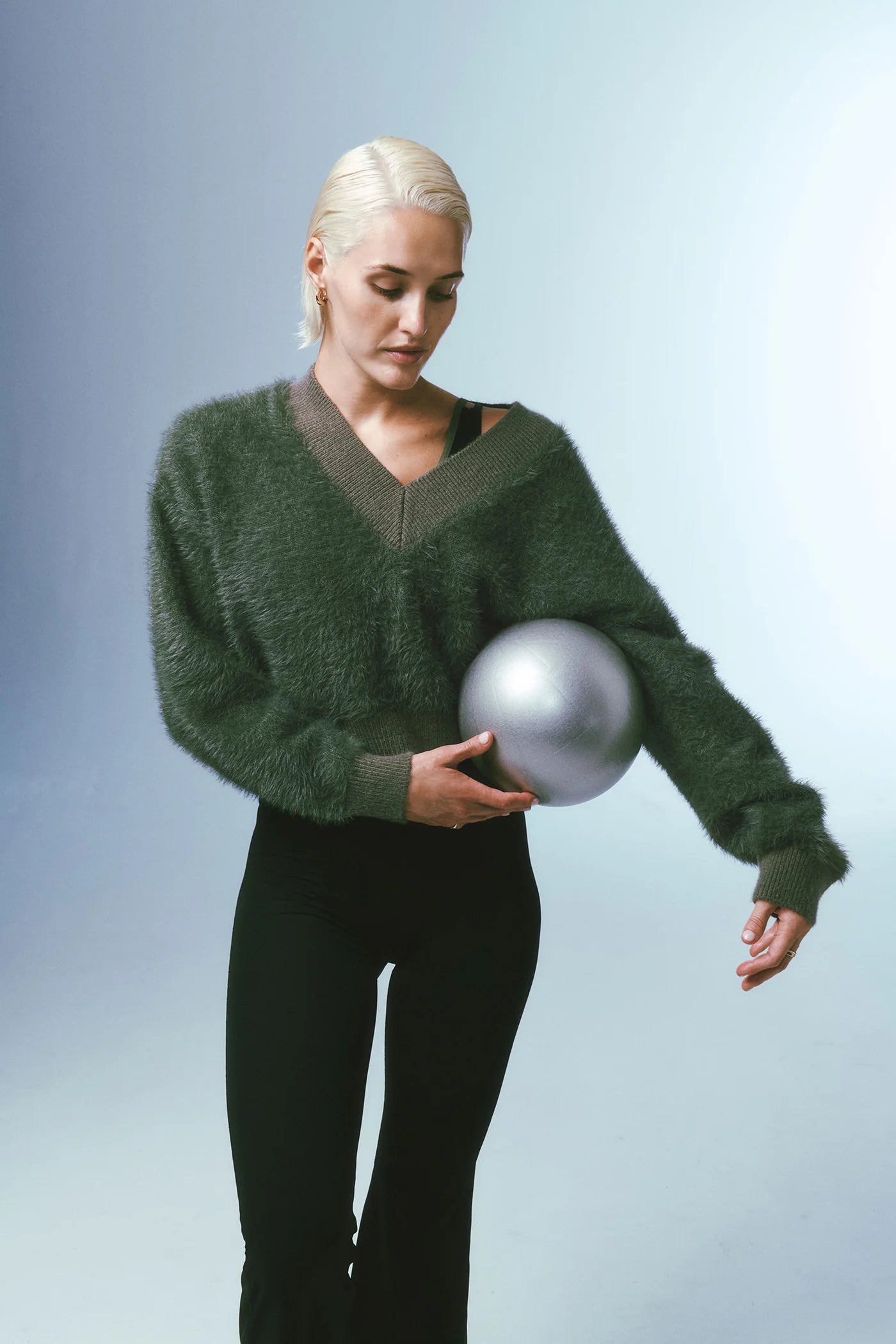 Greenpoint v neck knit, caviar