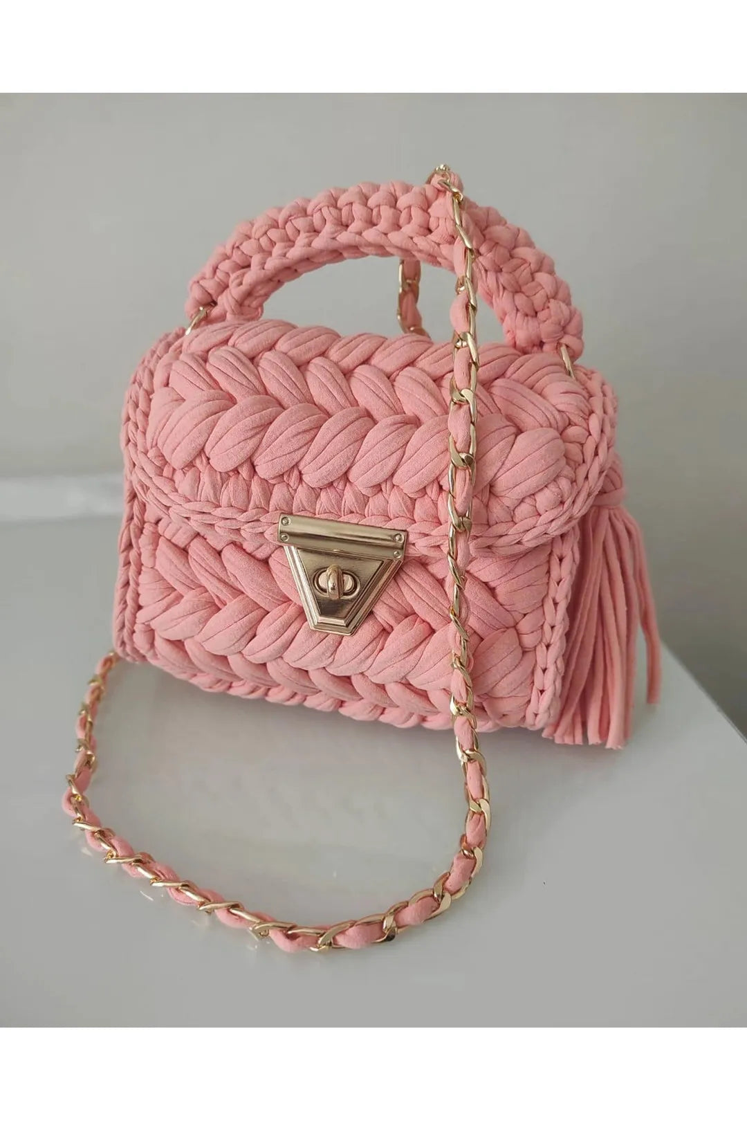 The cove crochet clutch, pink