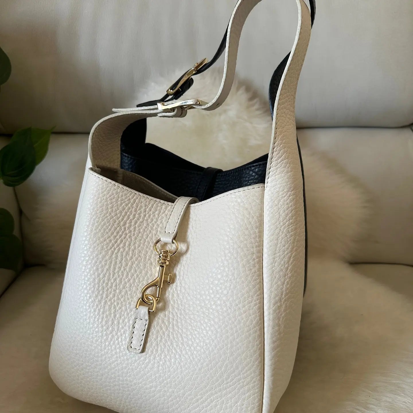 Laura premium leather shoulder bag