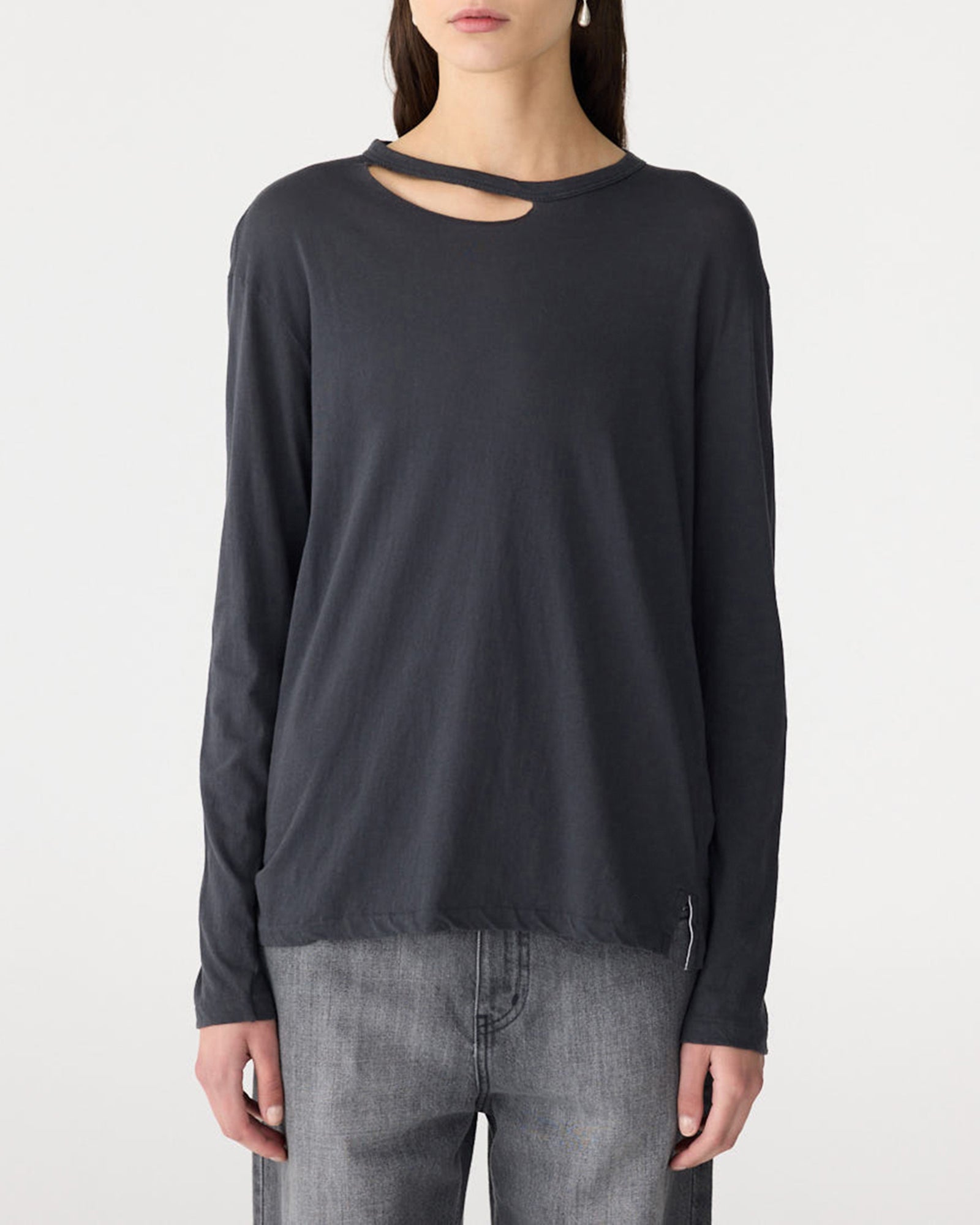 Raw neck cut out l/s t-shirt