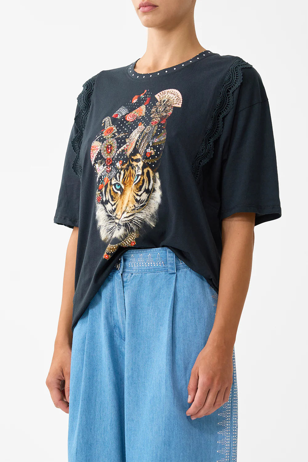 oversized tee with lace trim, Daughters of duende