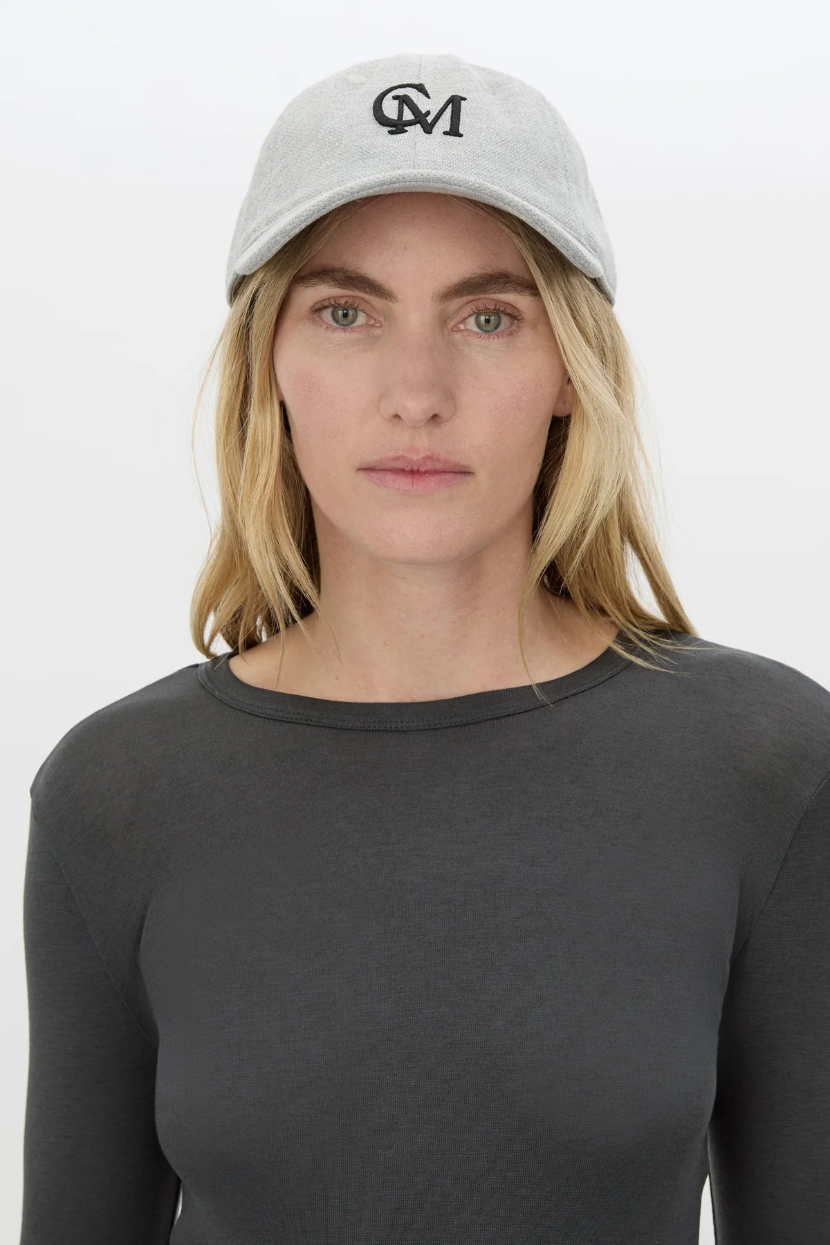 Isolde embroidered logo cap, grey marle/white