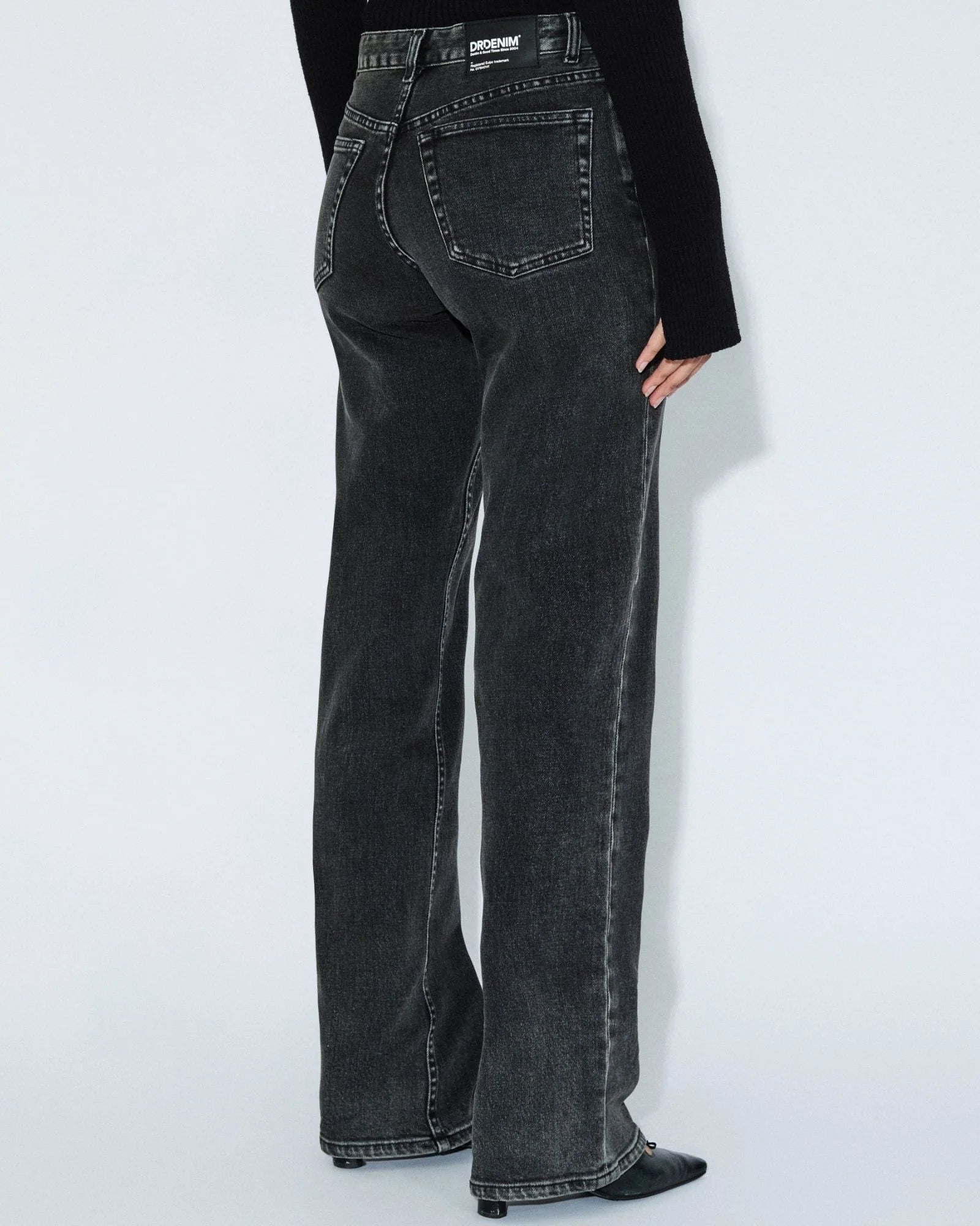 Addy mid straight jeans, tar aged black