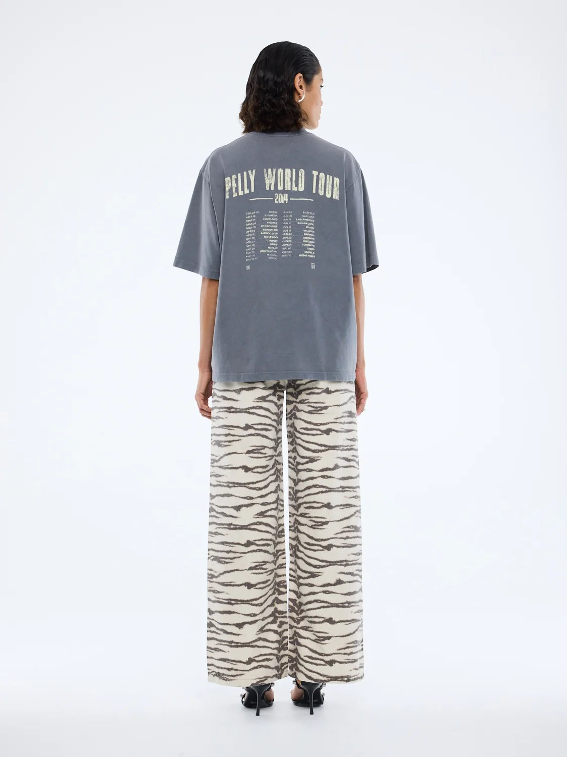 Pelly world tour tee, washed grey