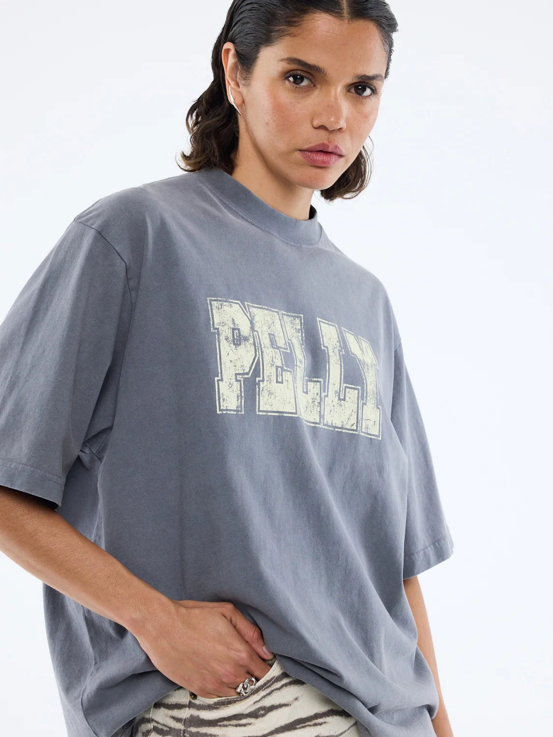 Pelly world tour tee, washed grey