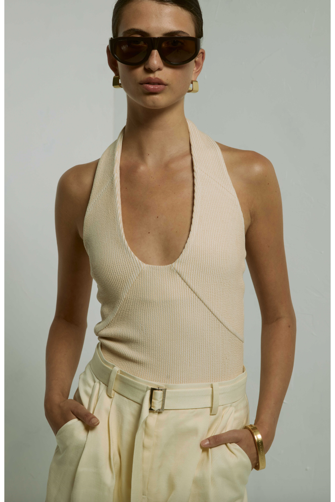 Fate halter, almond