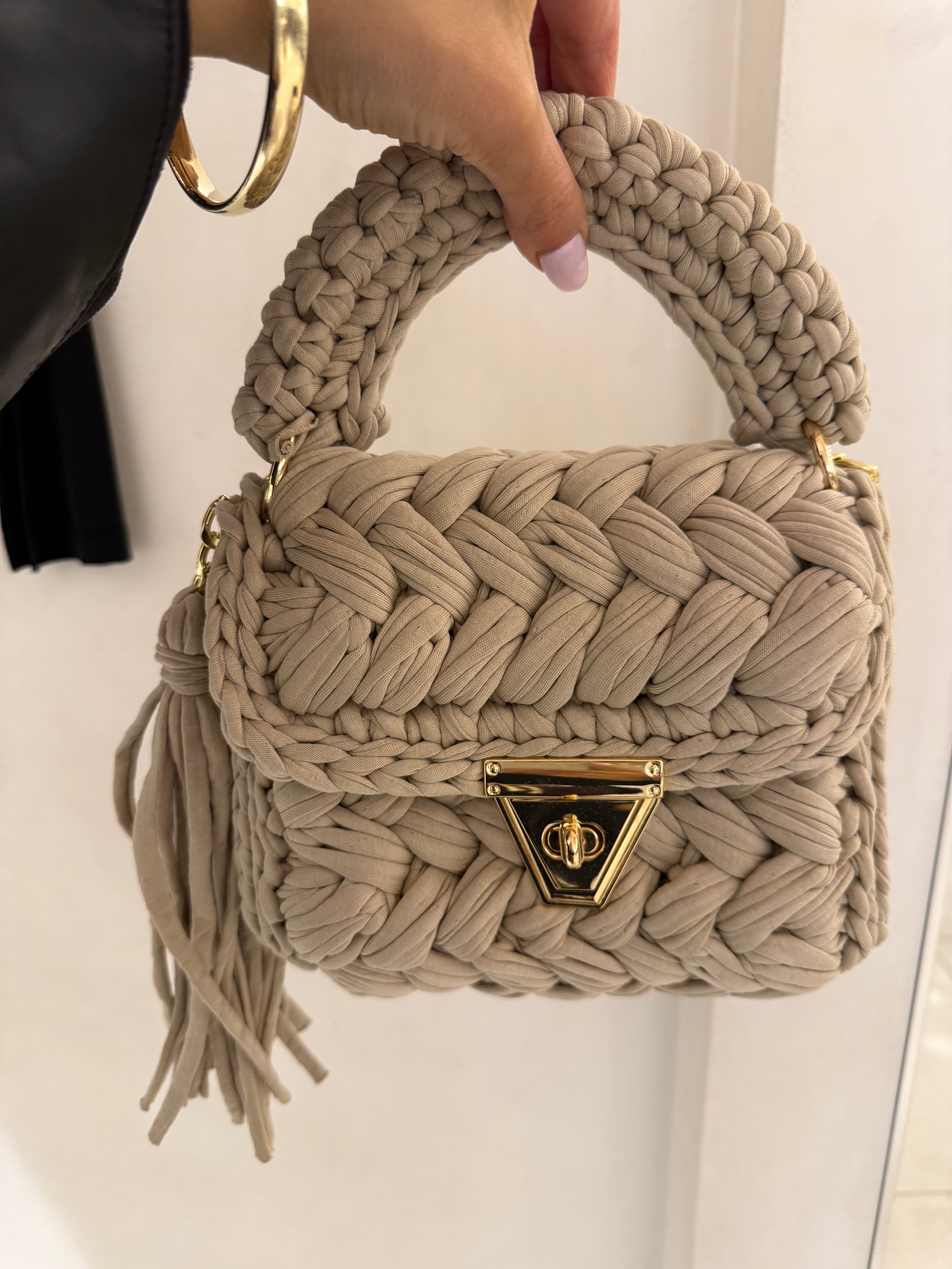 The cove crochet clutch, beige