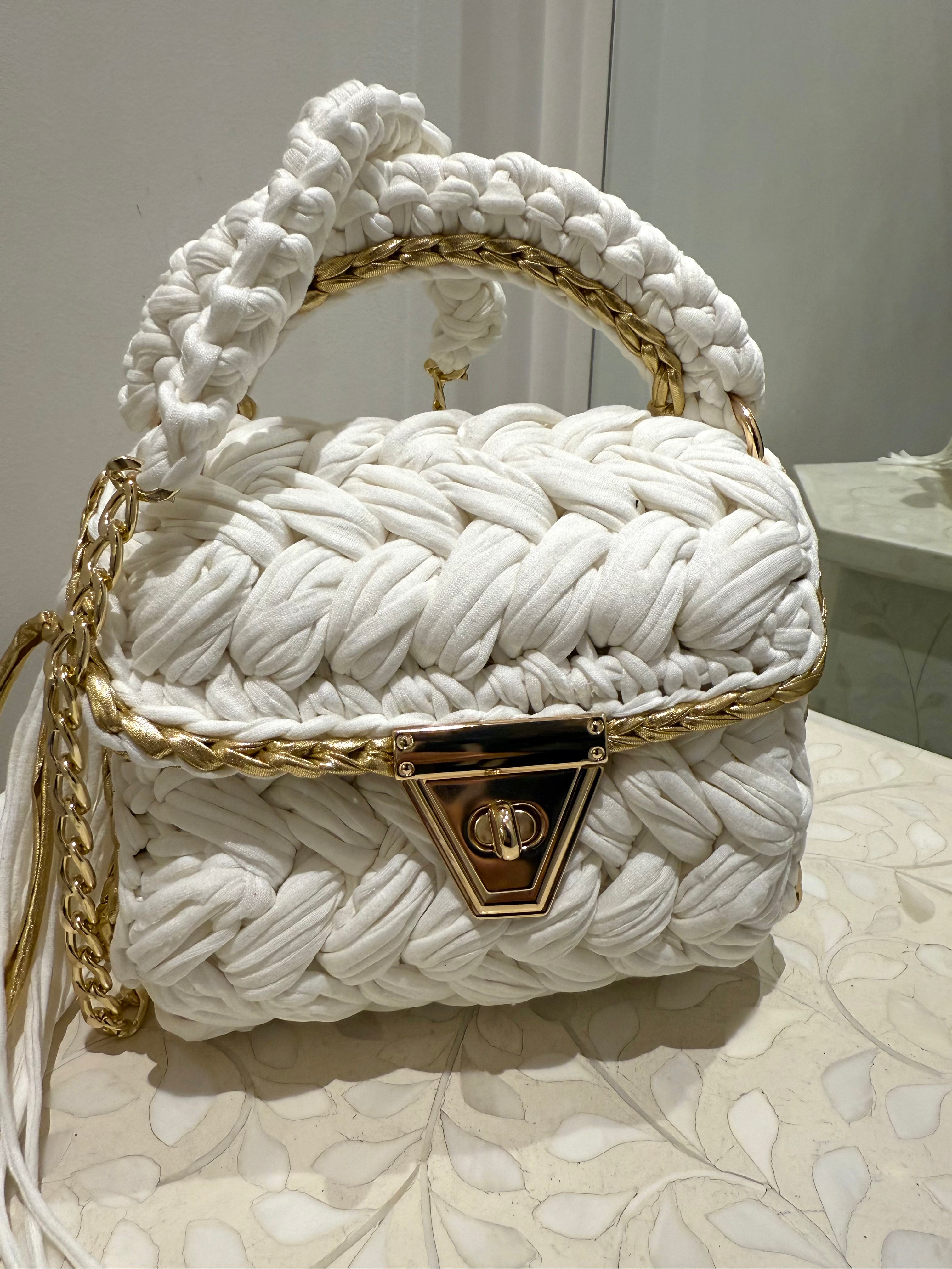 The cove crochet clutch, white/gold trim