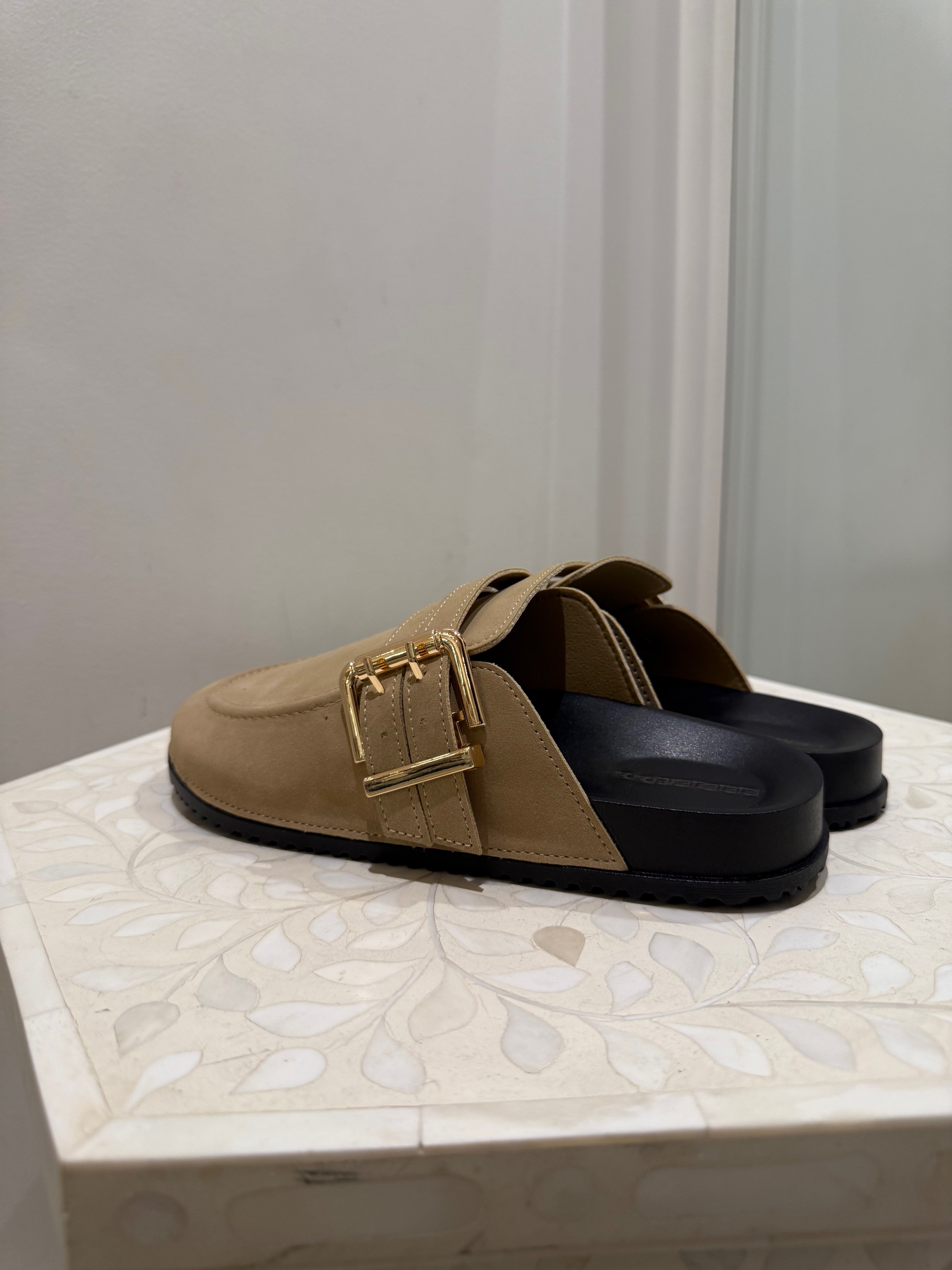 Kartia classic mule, camel suede