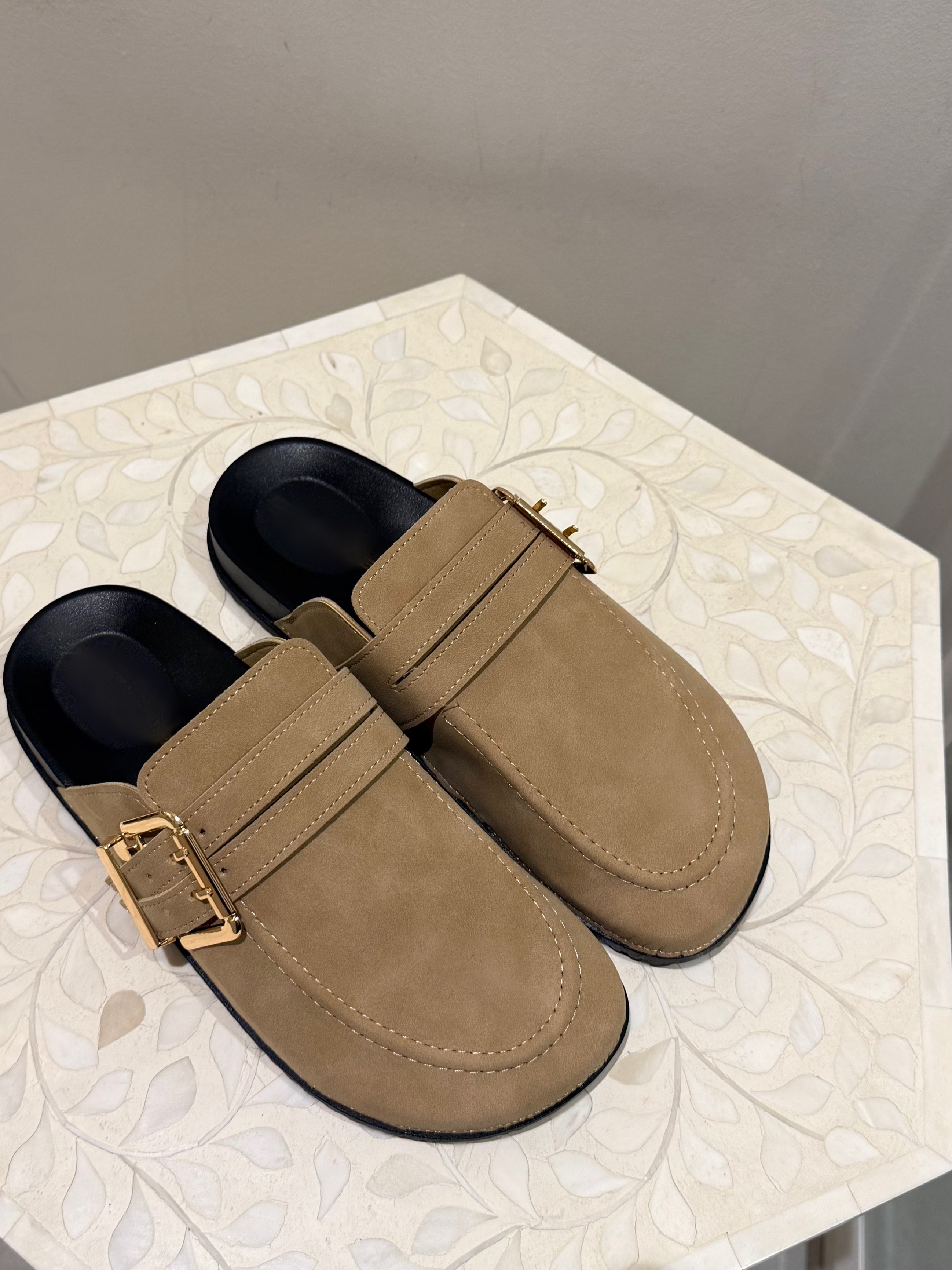 Kartia classic mule, camel suede
