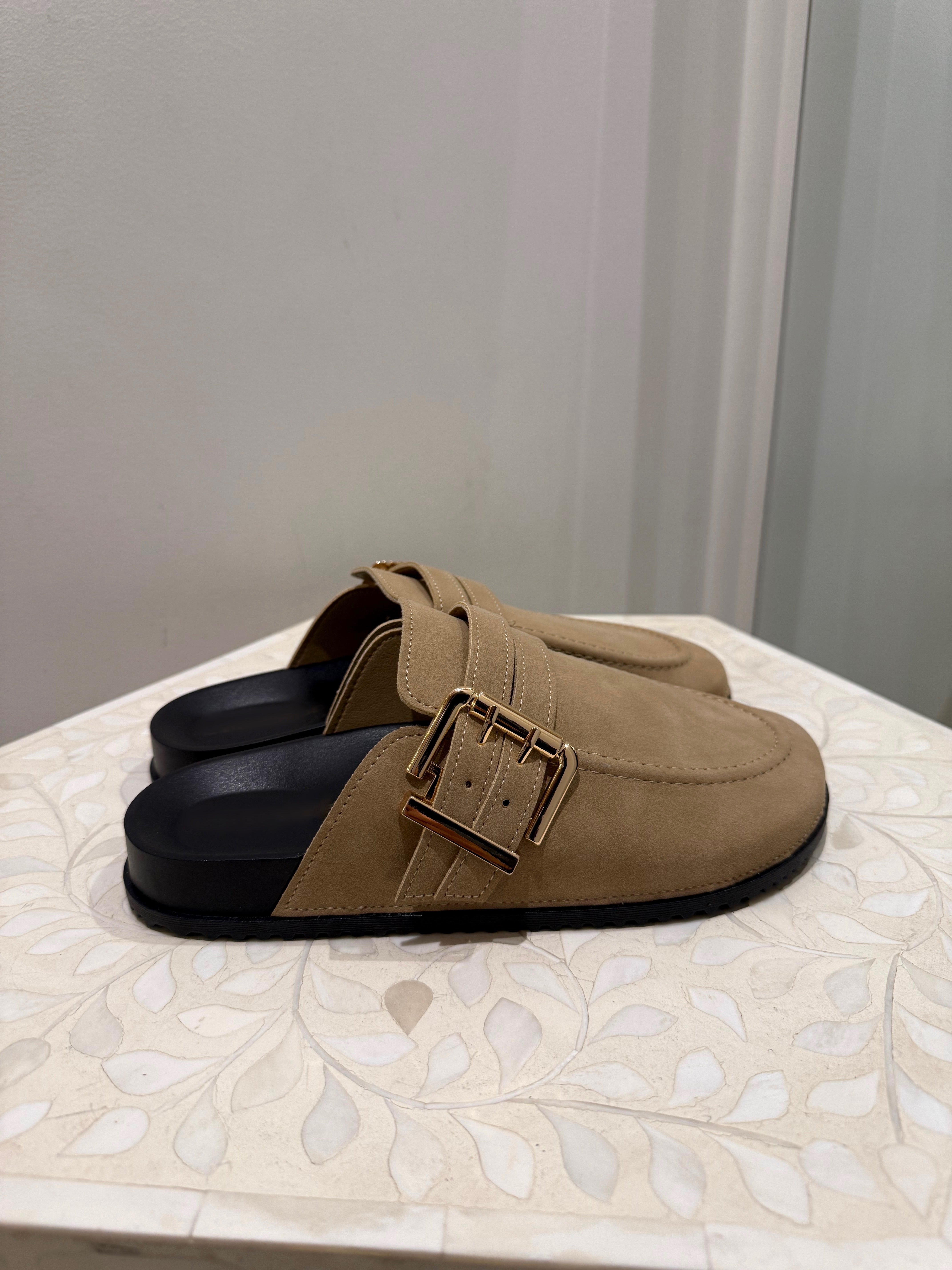 Kartia classic mule, camel suede