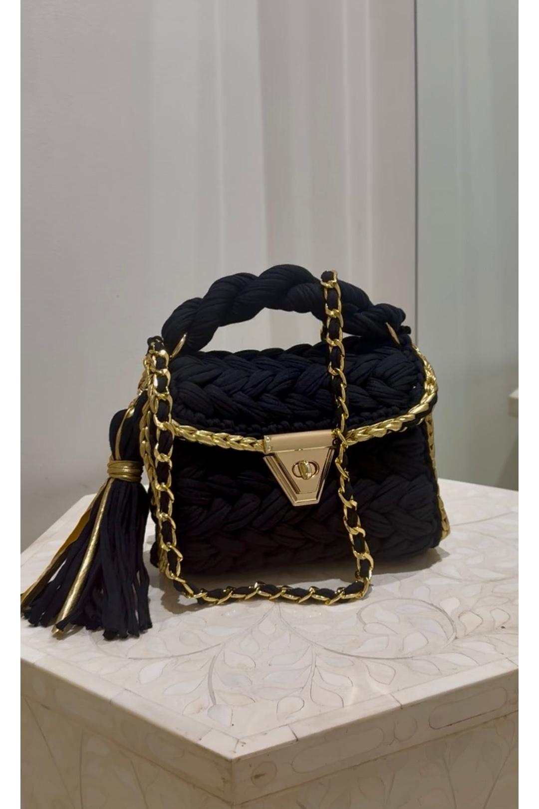The cove crochet clutch, black/gold trim
