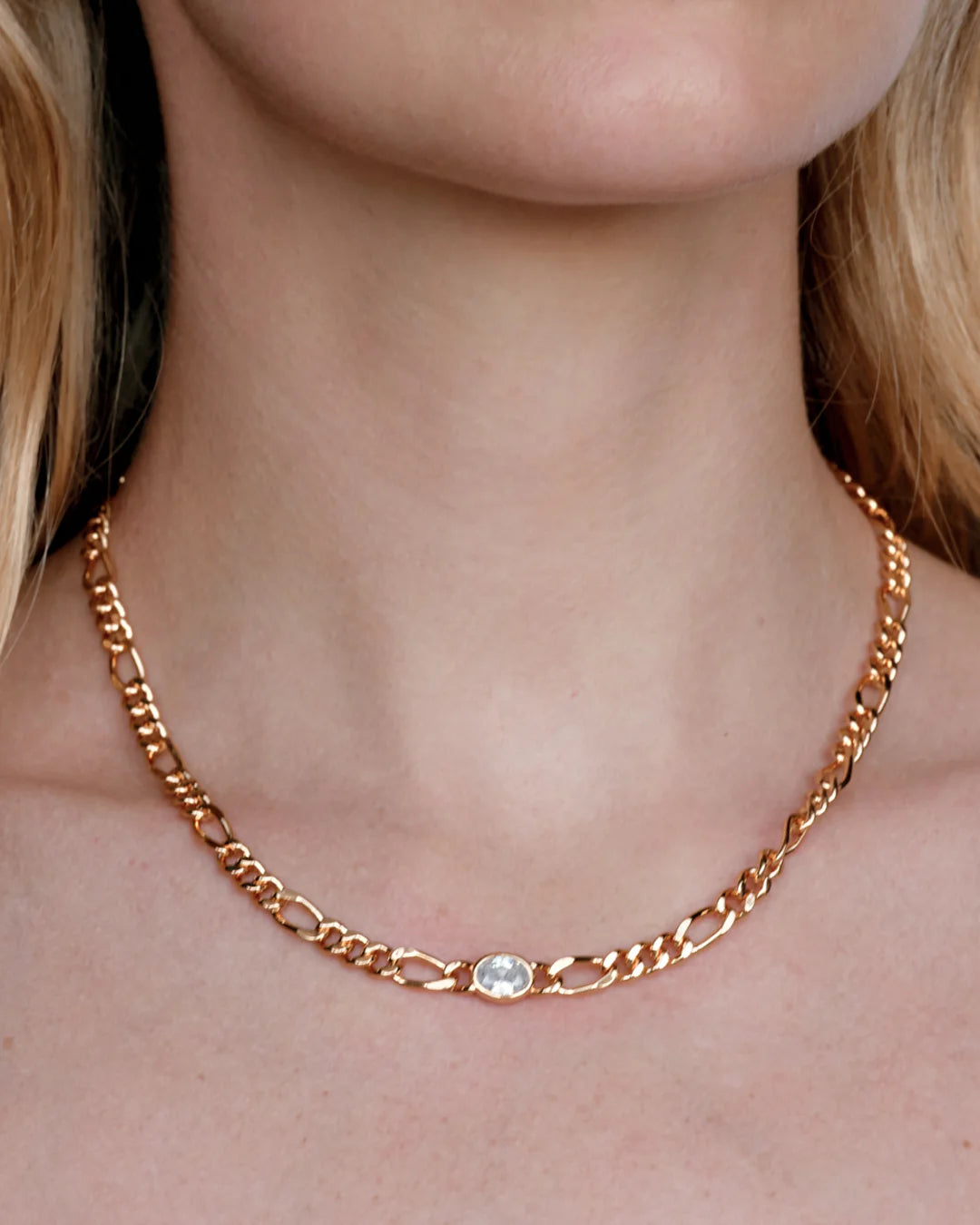 The oval bezel chain, gold
