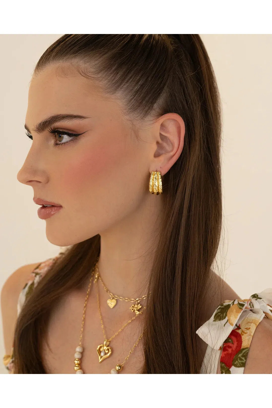 Jones earring, gold