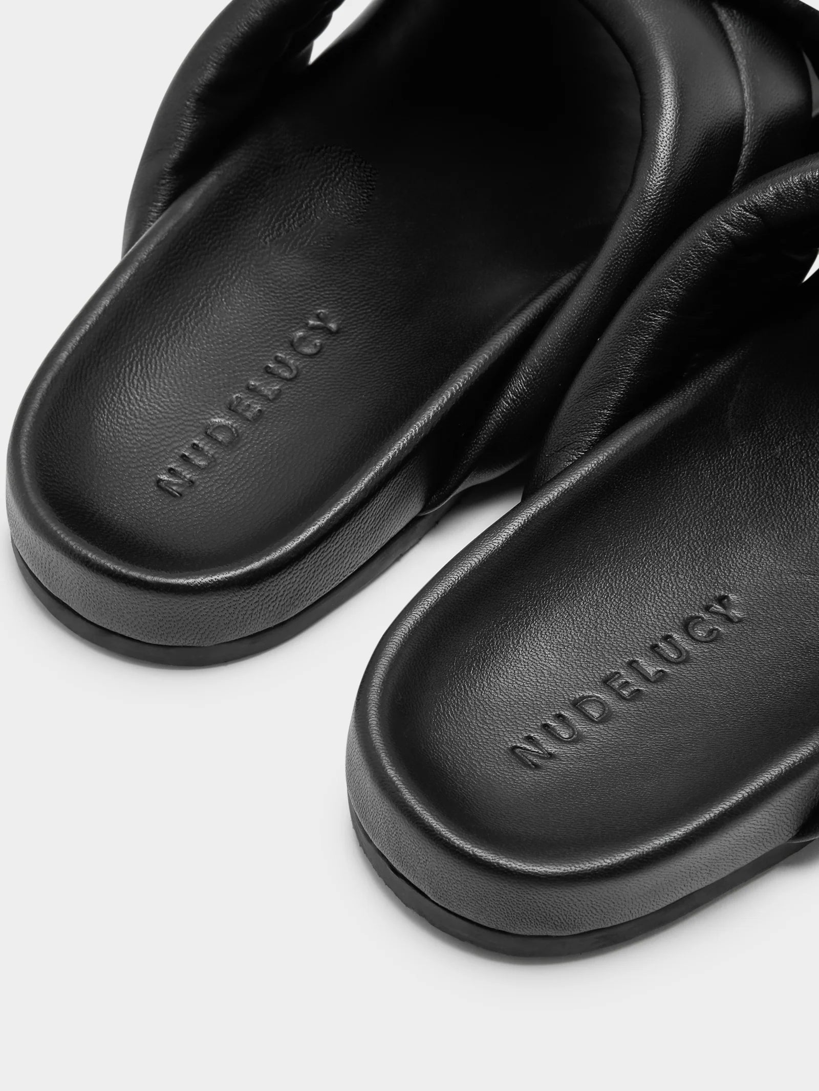 Crossover leather slide, black
