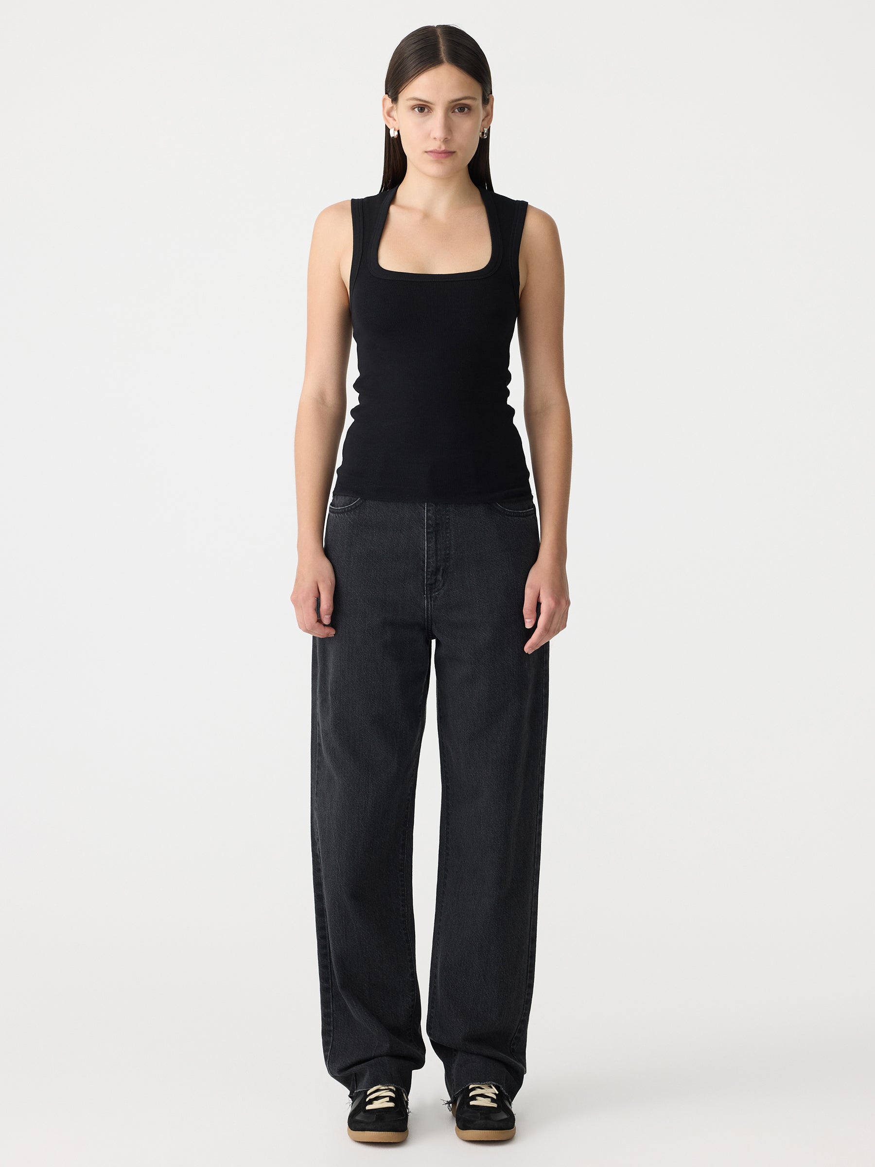 low scooped rib tank, black